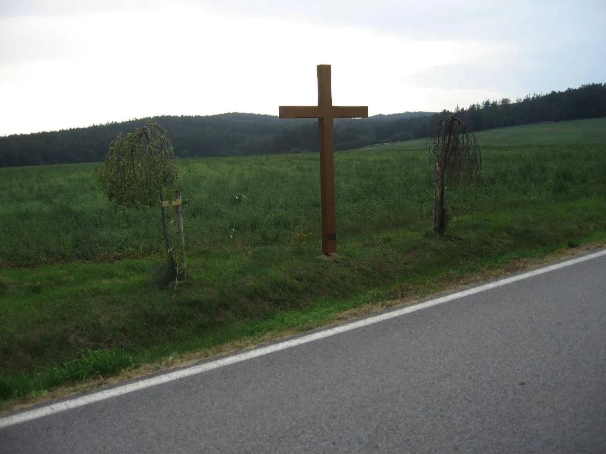 Photo showing: Wayside cross in Chmelná in Benešov District – entry no. 28357.