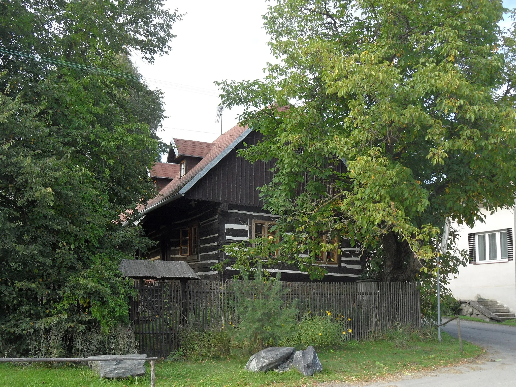 Photo showing: Klucké Chvalovice (Zbýšov) D. Timbered Wooden Cottage No 14, Kutná Hora District, the Czech Republic.