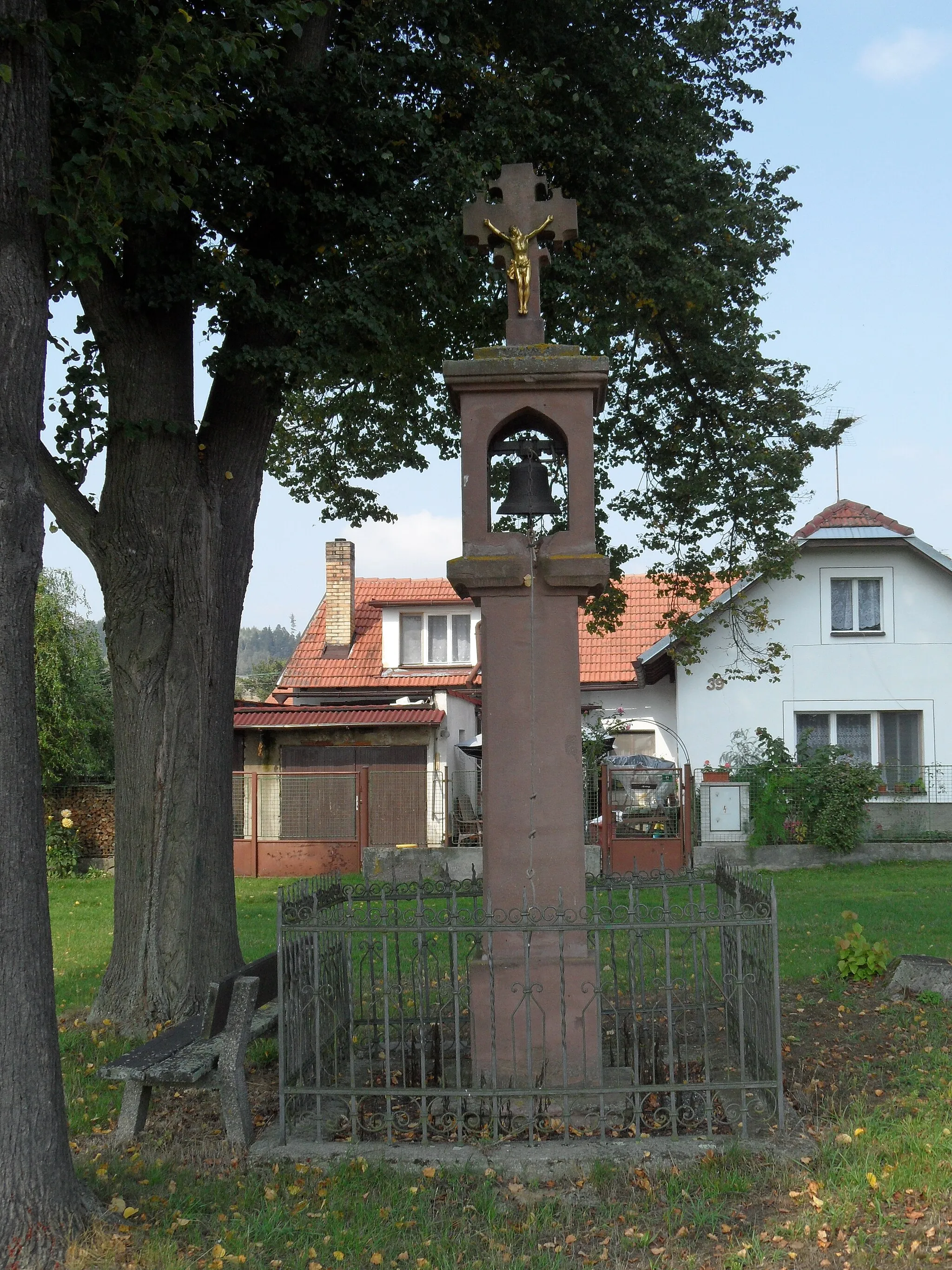 Photo showing: Chabeřice F. Crucifix, Kutná Hora District, the Czech Republic.