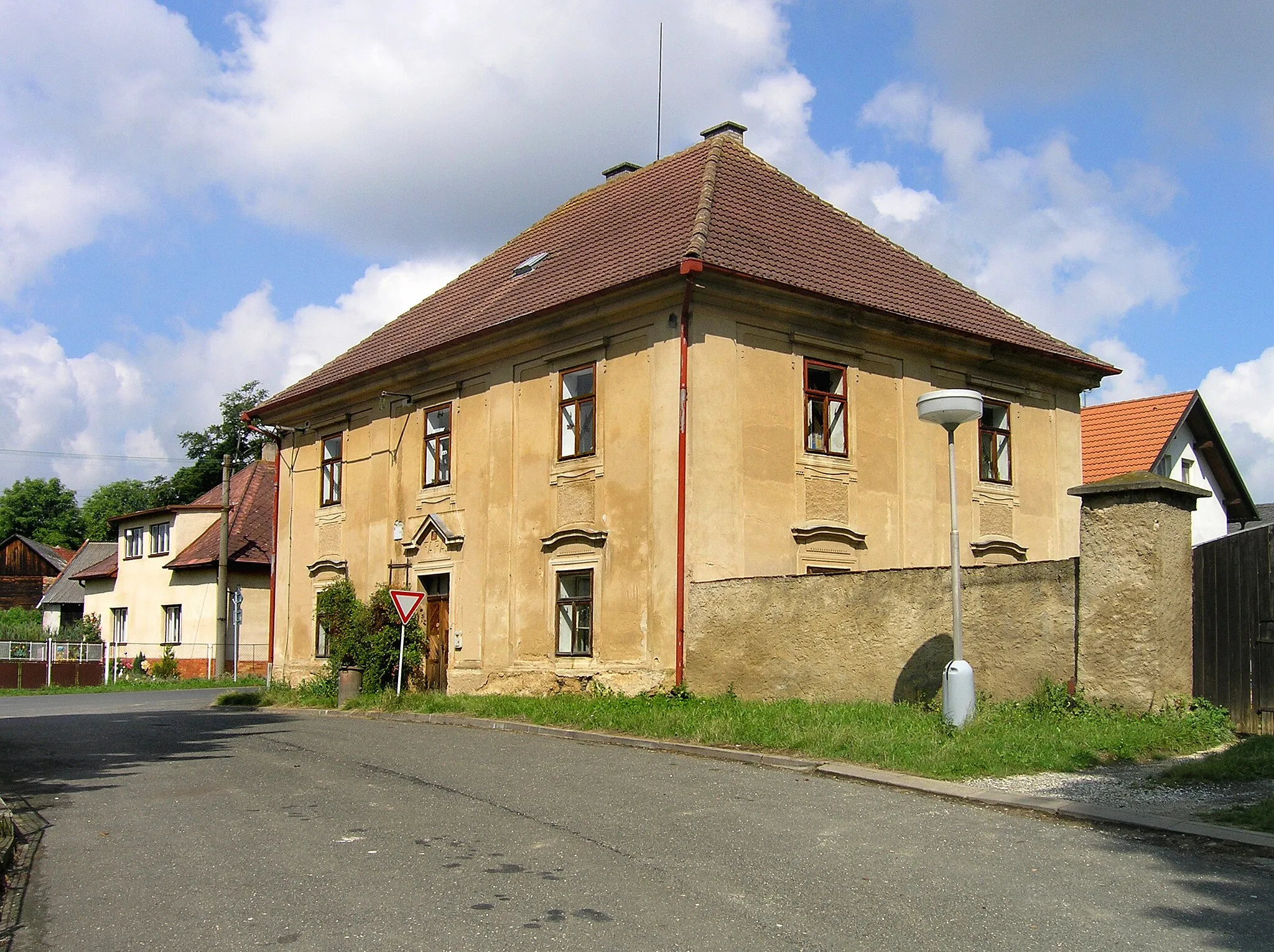 Photo showing: Presbytery in Bohdaneč, Czech Republic