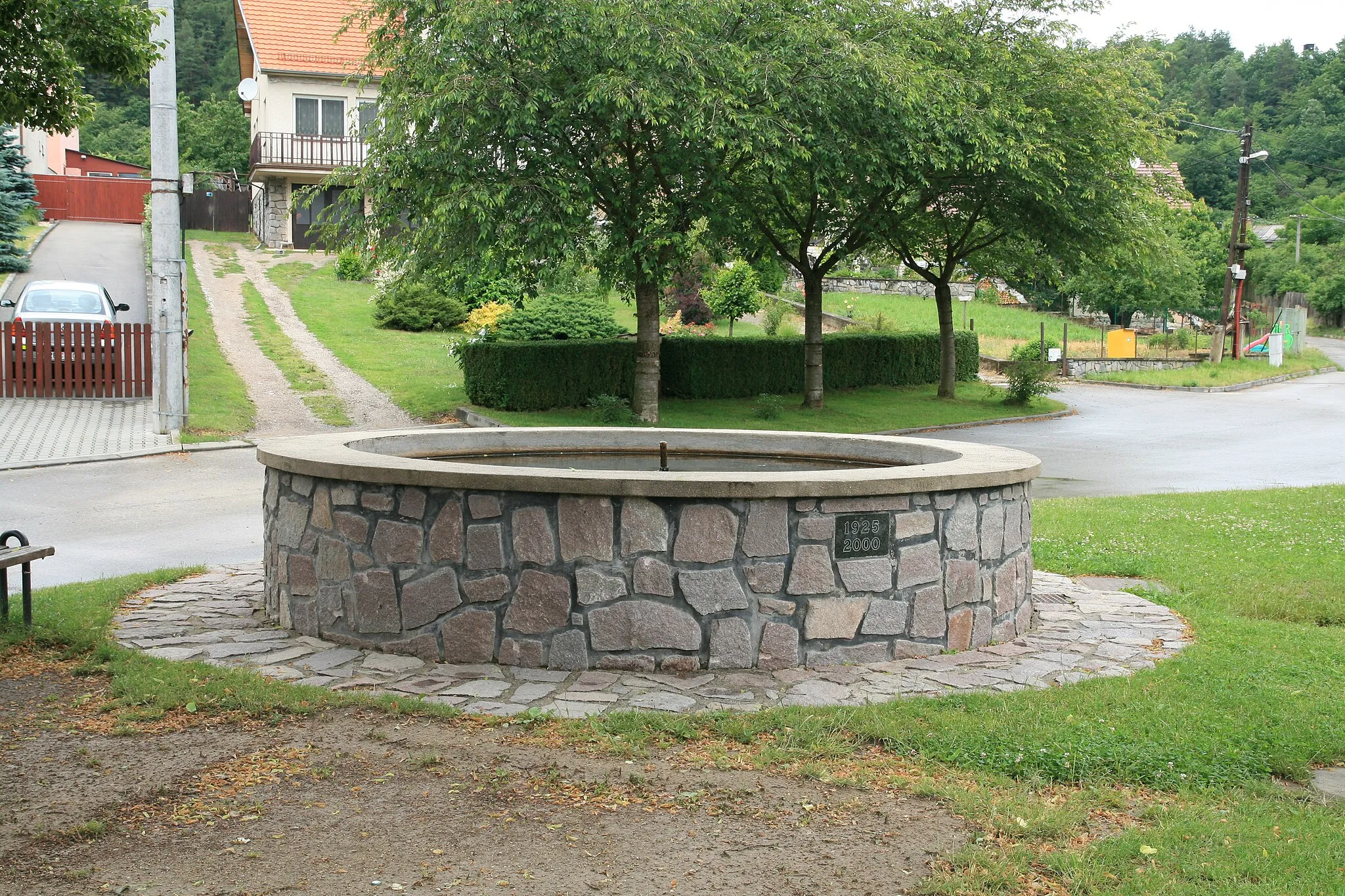 Photo showing: Závist (Blansko District), Czech Republic. Fountain at the village green.