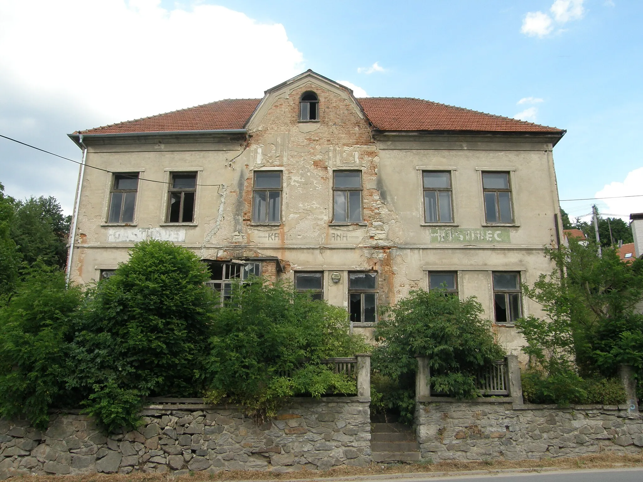 Photo showing: Olomučany č. p. 58, bývalá restaurace