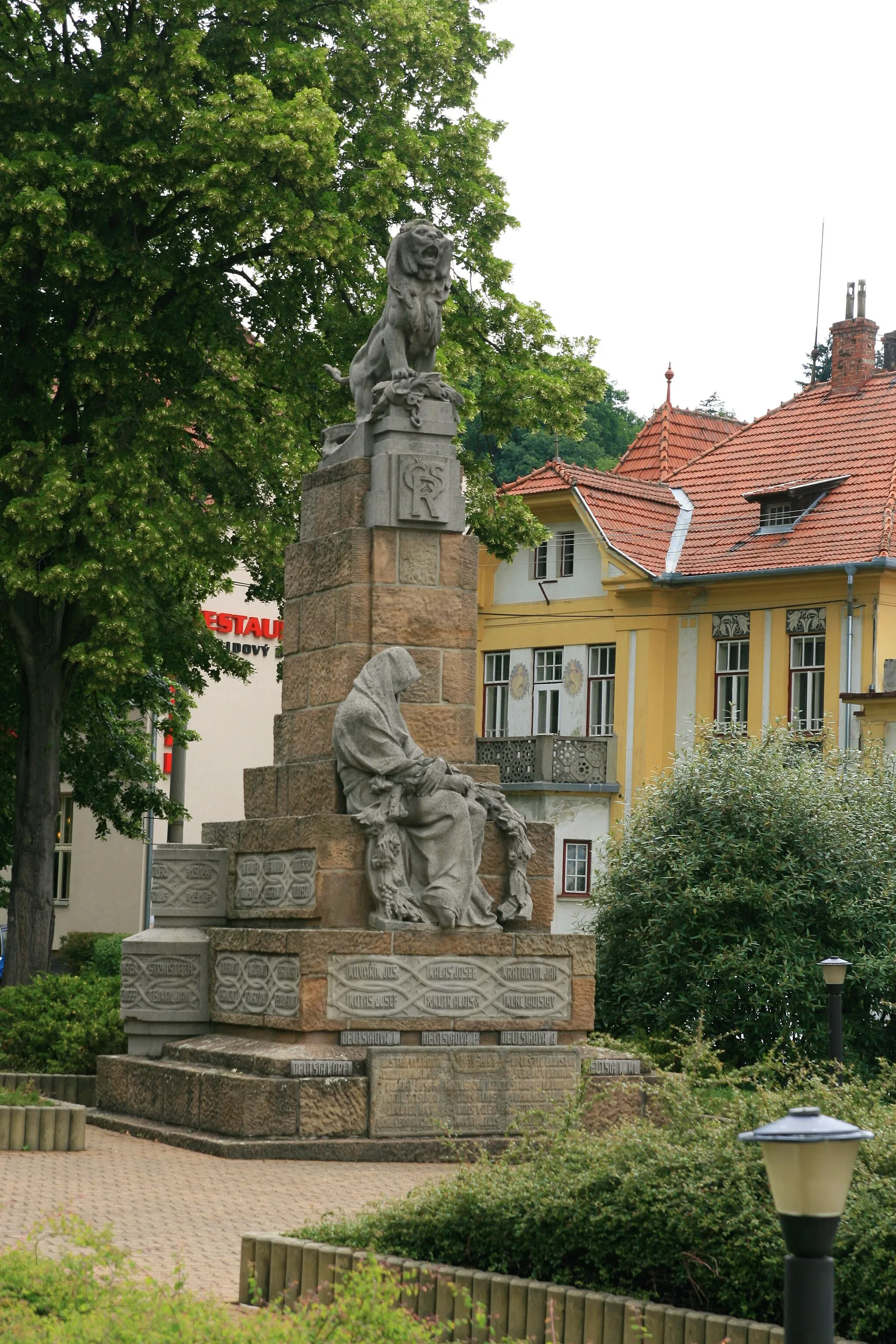 Photo showing: Lysice, Blansko District, Czech Republic. WW1 memorial at Osvobození square.