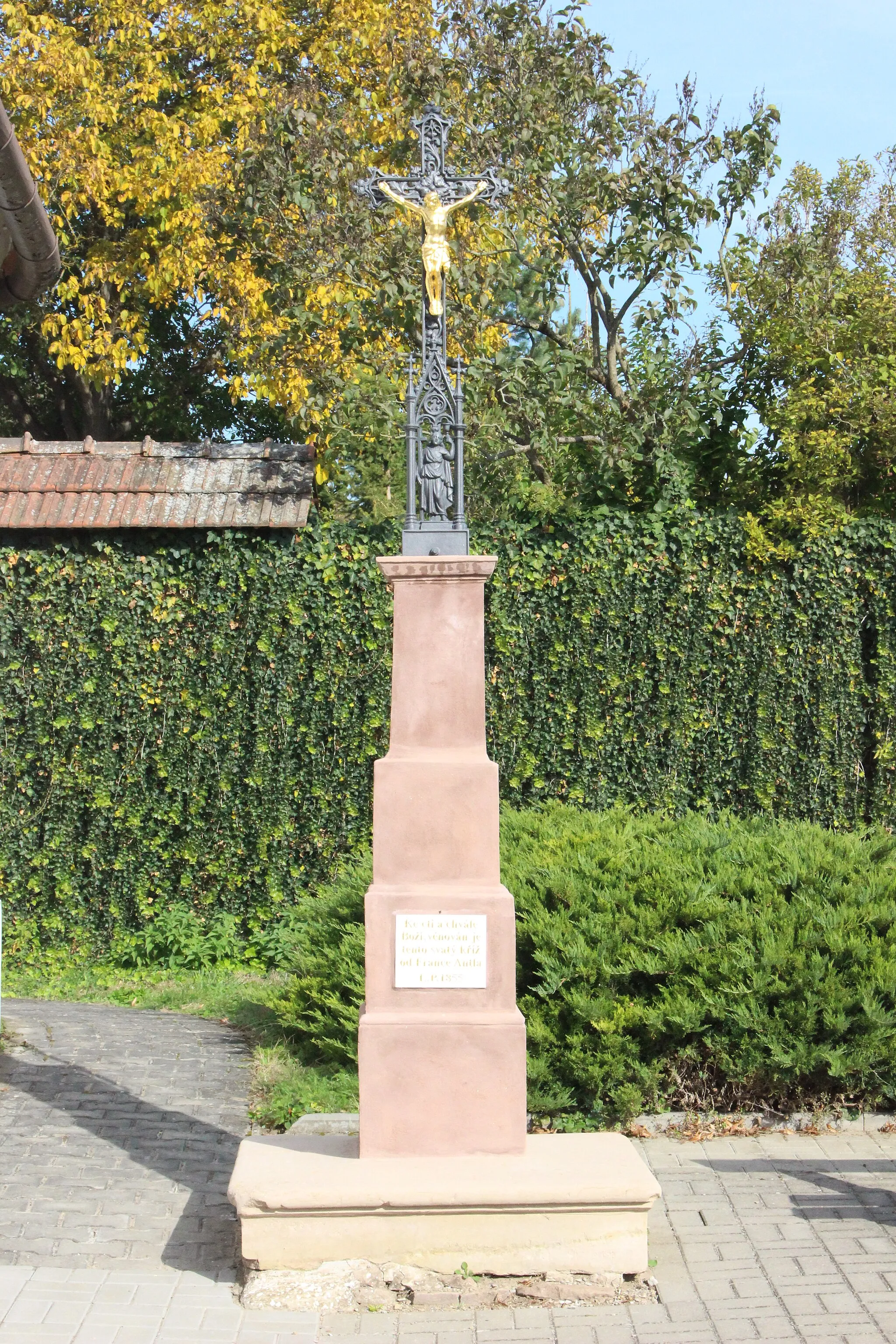 Photo showing: kříž u kaple v obci Železné, okres Brno-venkov, Jihomoravský kraj
