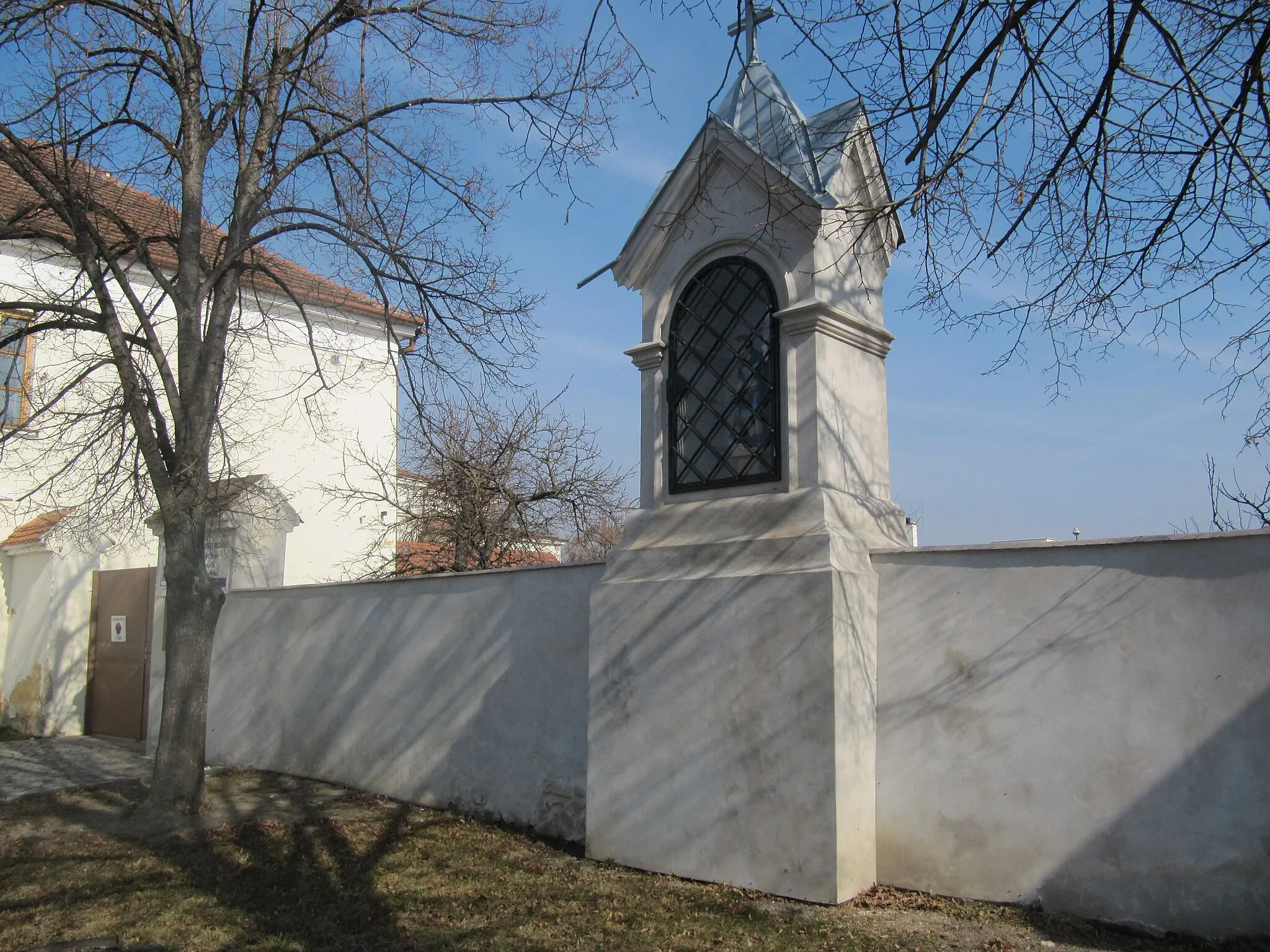 Photo showing: Újezd u Brna in Brno-Country District, Czechia. Chapel-shrine.