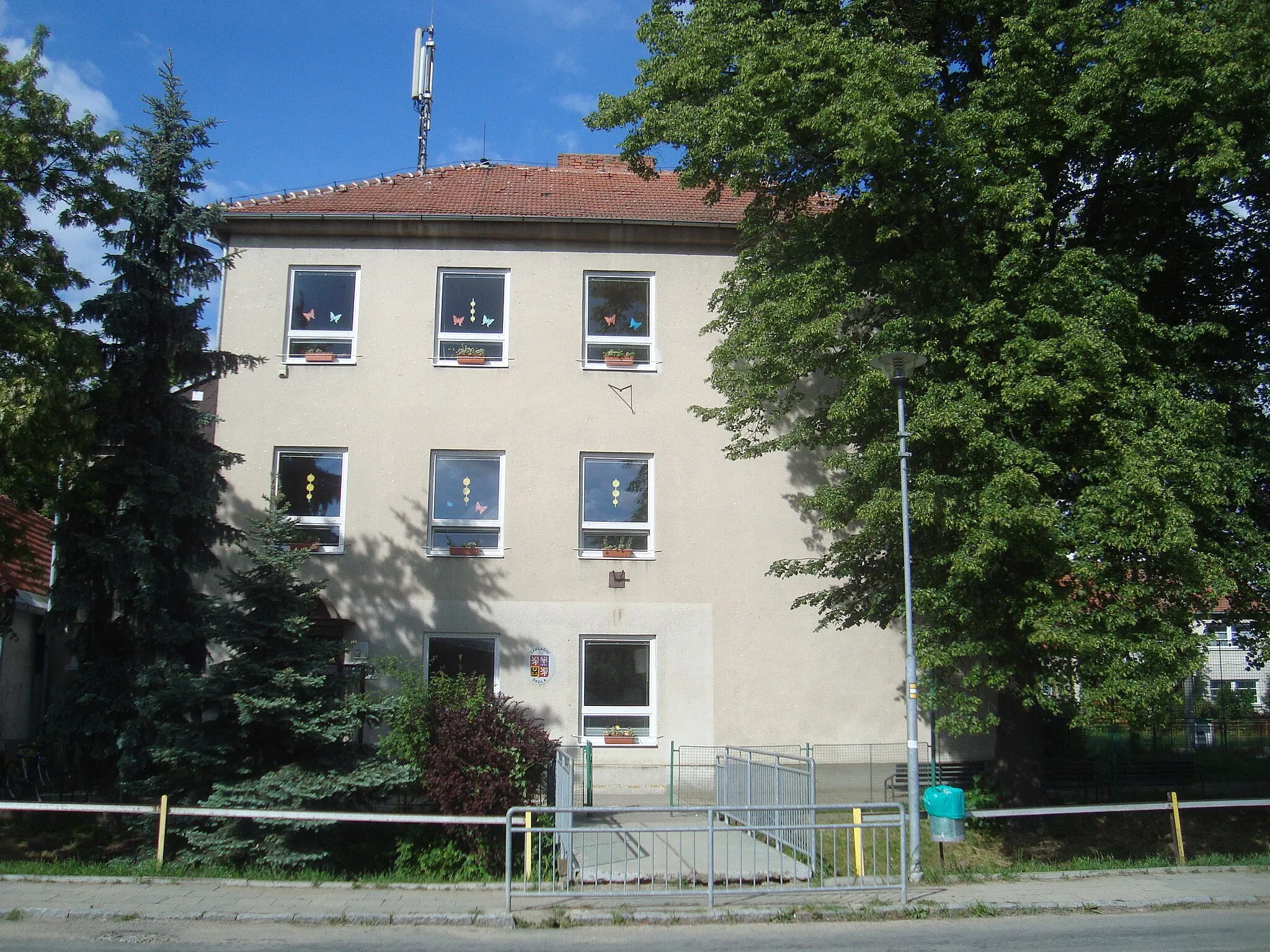Photo showing: Troubsko, škola