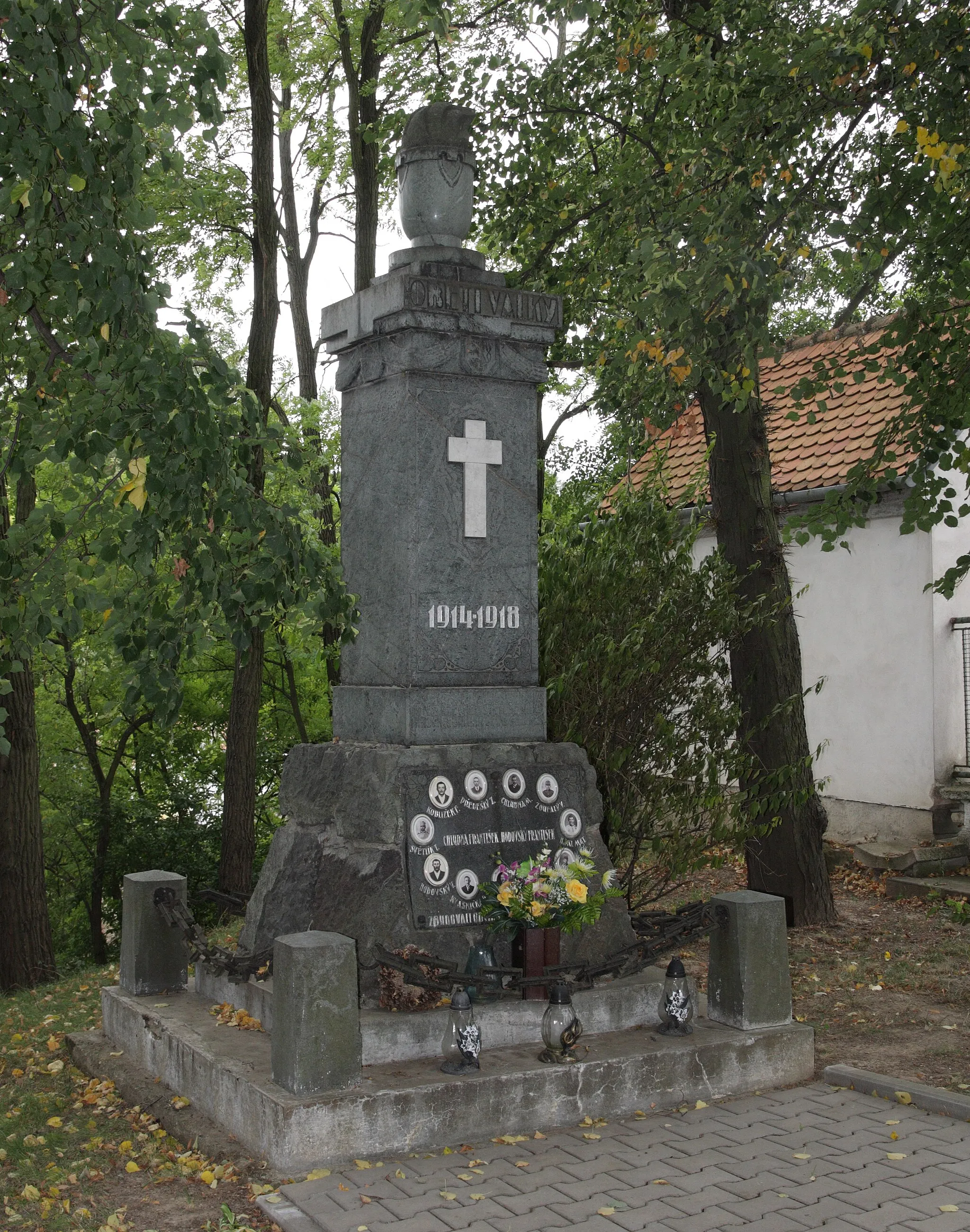 Photo showing: Trboušany - pomník padlým v 1. světové válce.