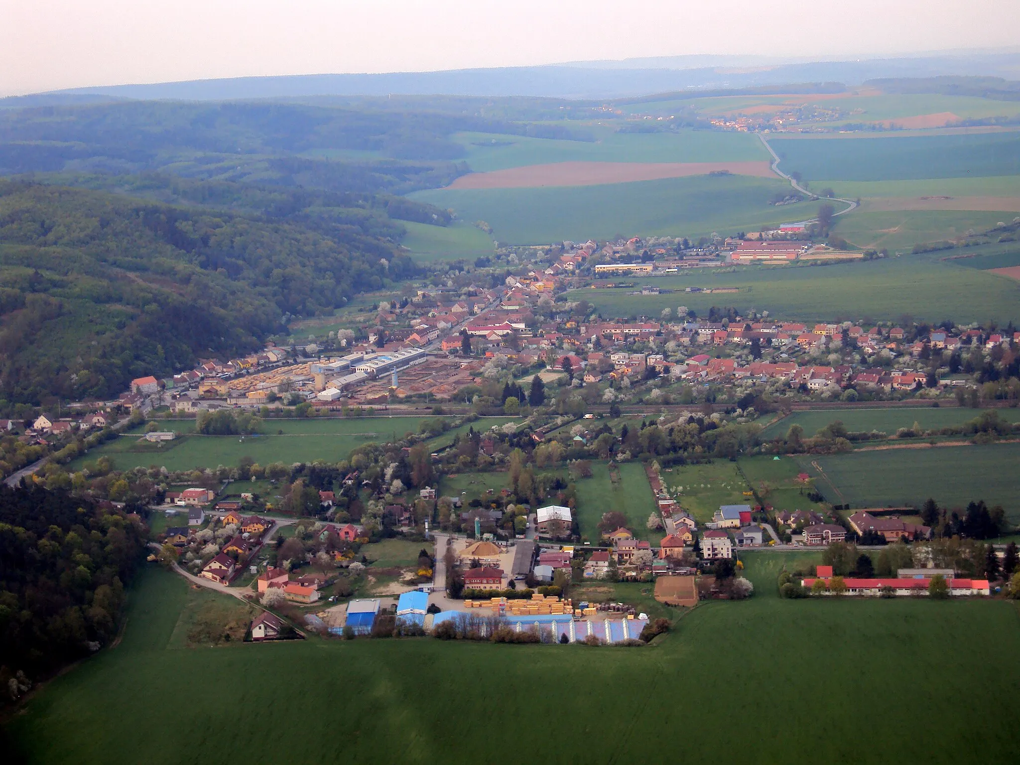 Photo showing: Letecký pohled na Tetčice