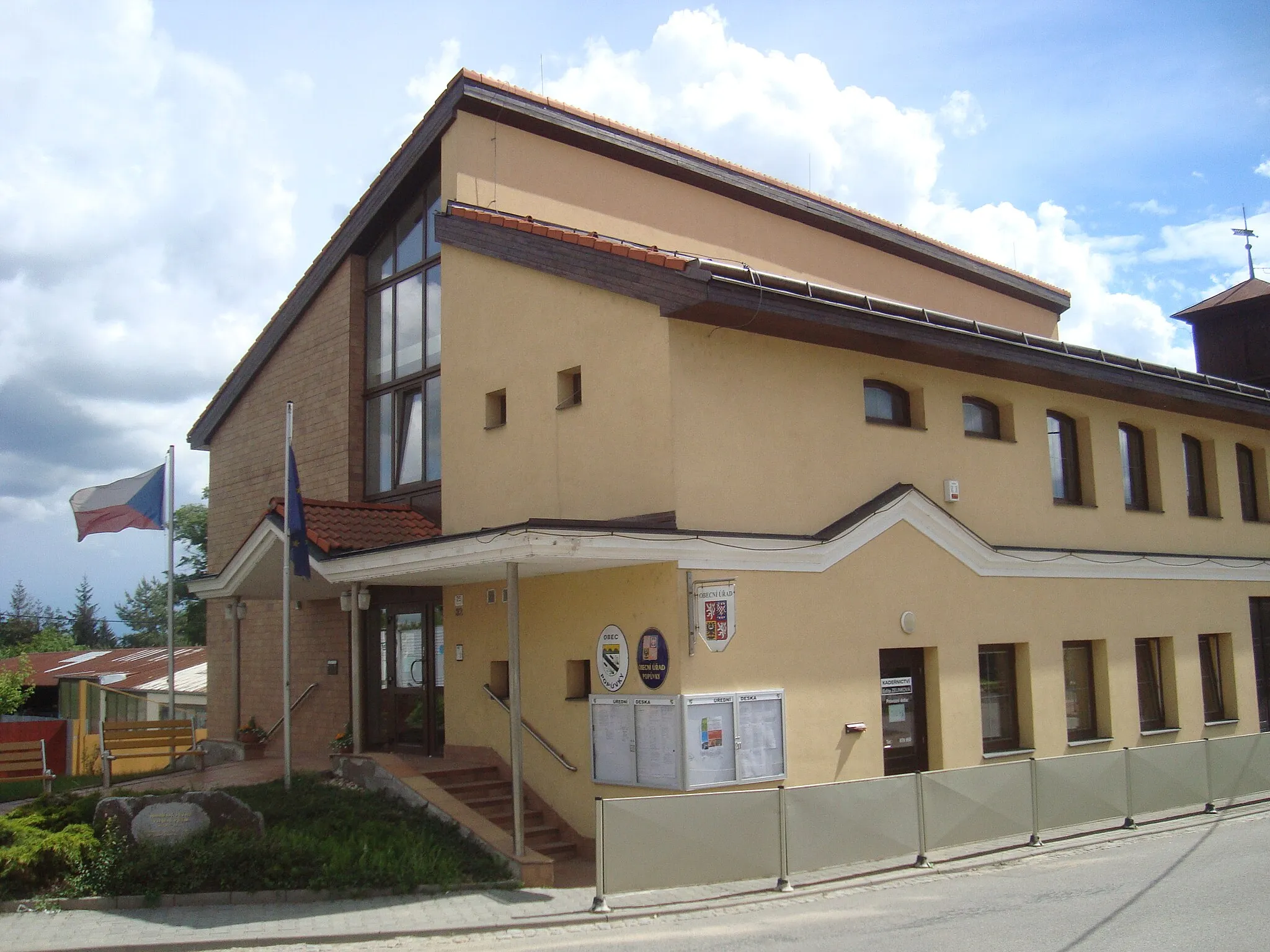 Photo showing: Popůvky radnice