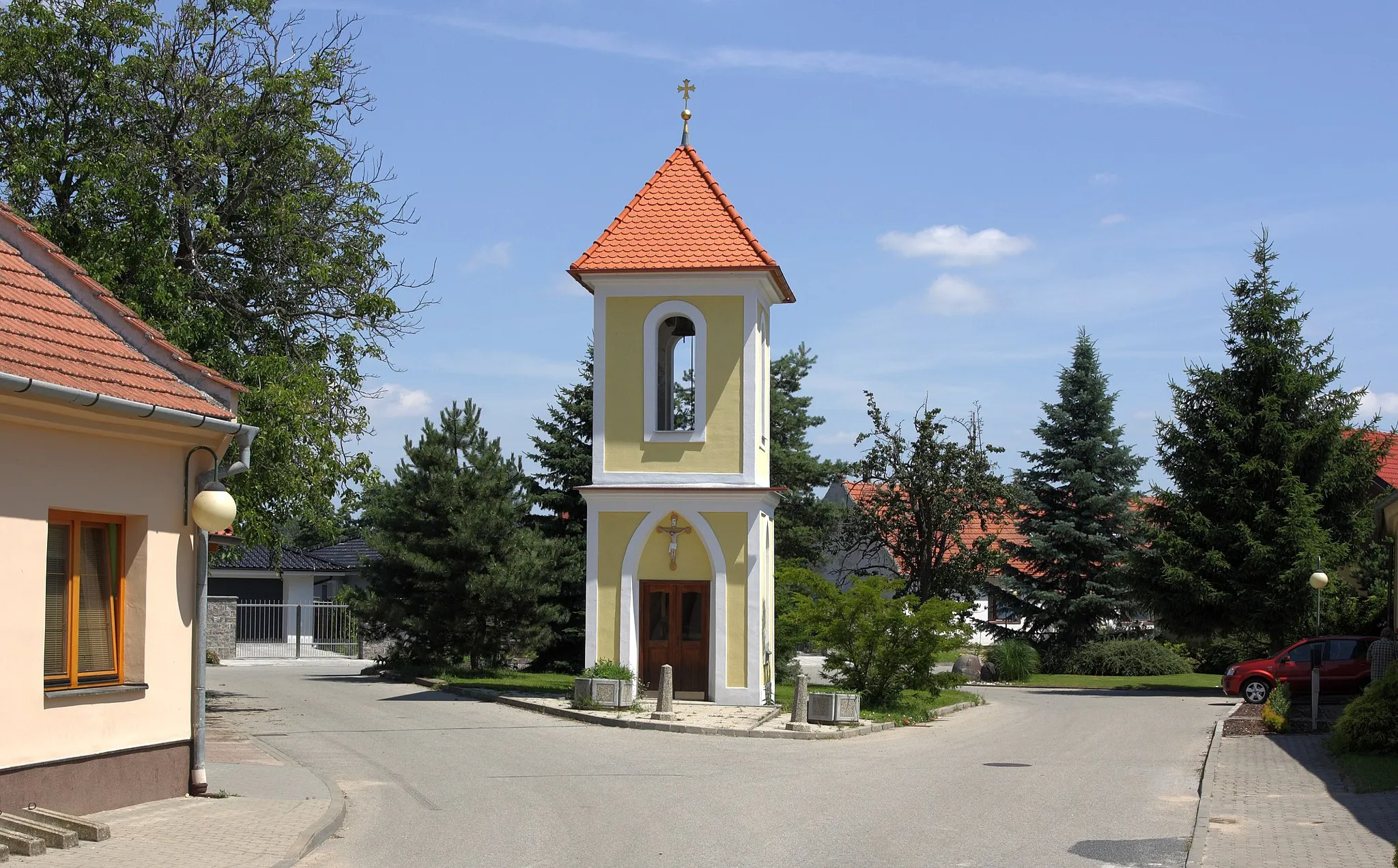 Photo showing: Popovice - zvonice z roku 1857.