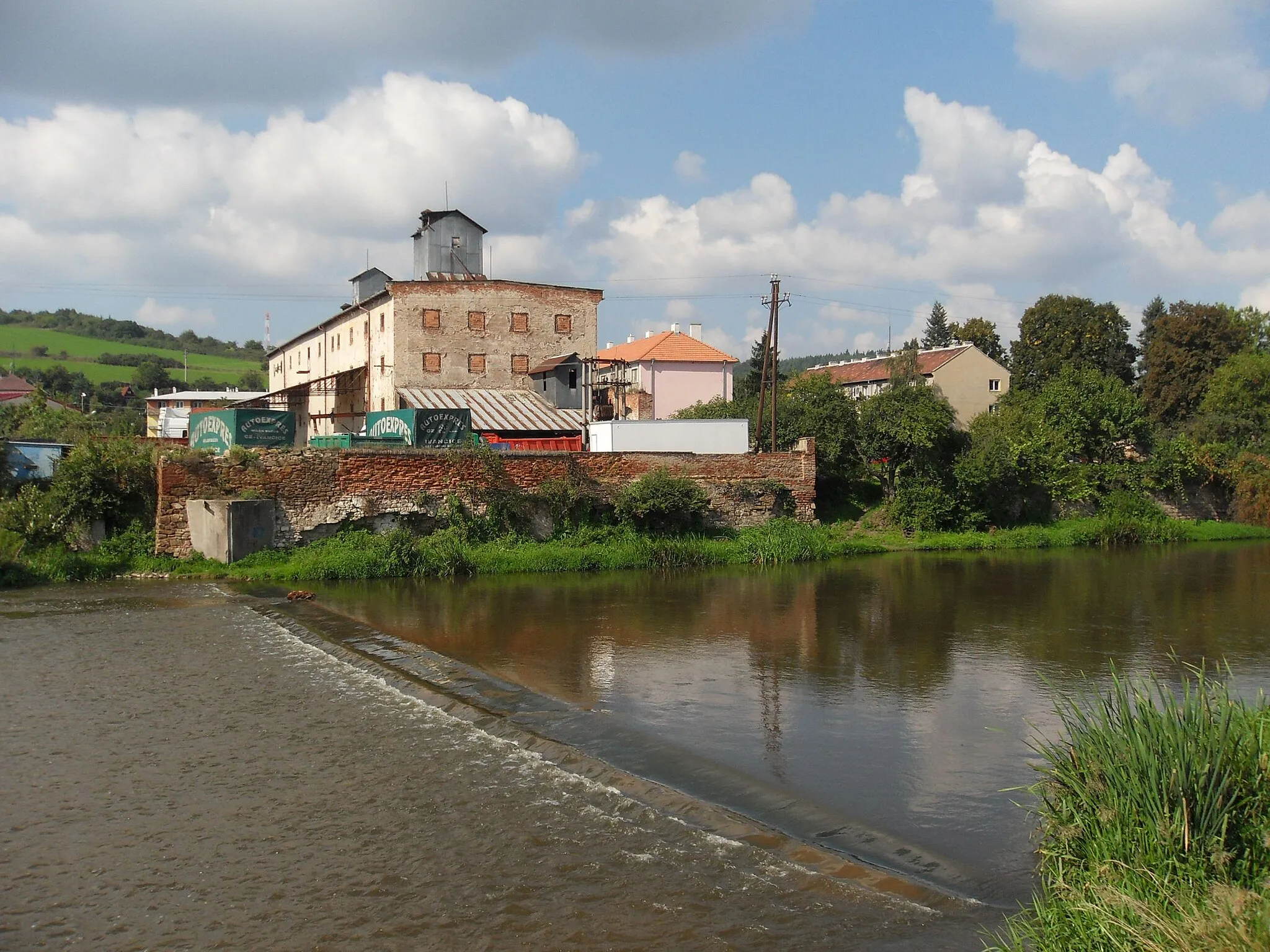 Photo showing: Oslava river, Oslavany, Brno-venkov District, Czech Republic