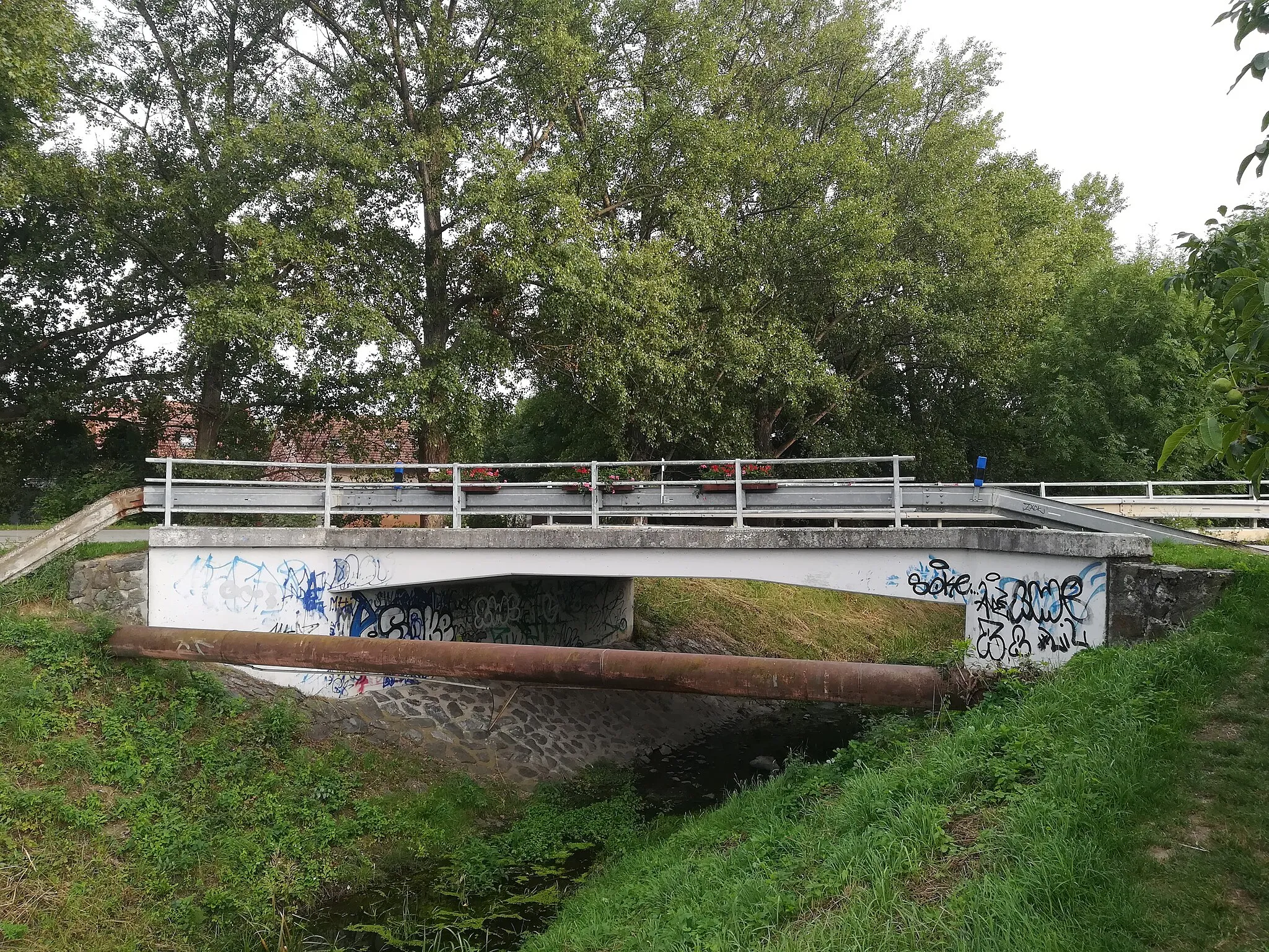 Photo showing: Opatovice (okres Brno-venkov) - silniční most přes Dunávku