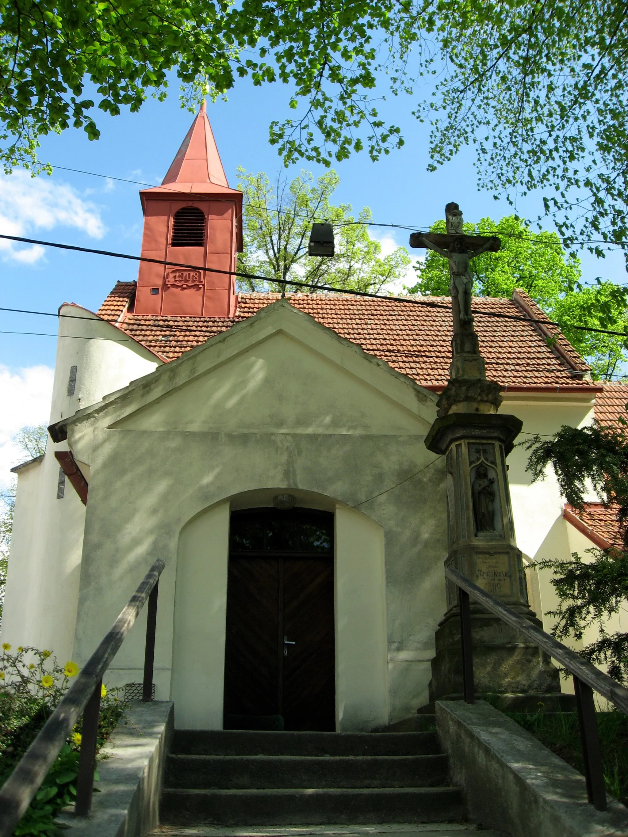 Photo showing: Nebovidy, kostel sv. kříže