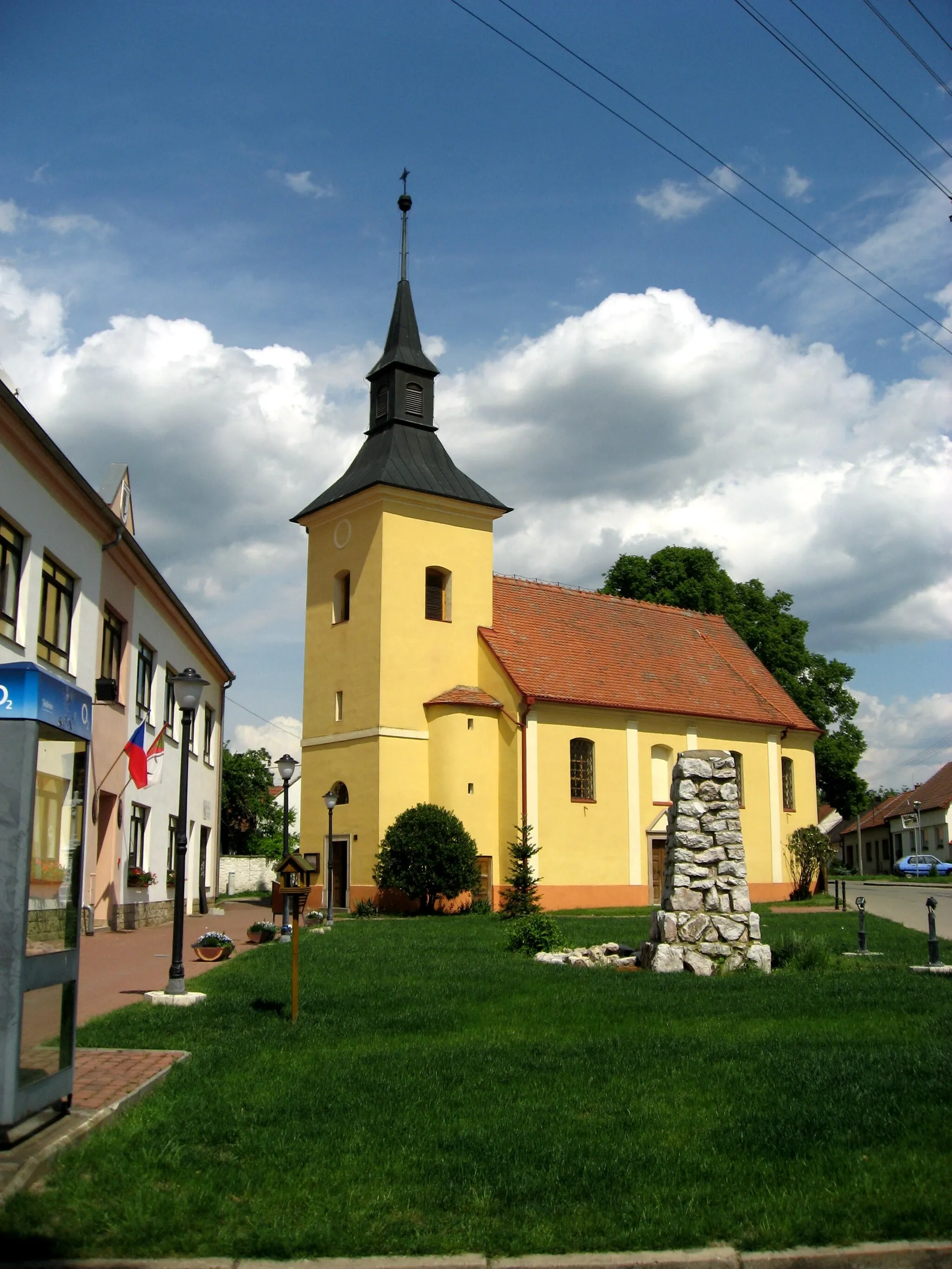 Photo showing: Malhostovice, kostel