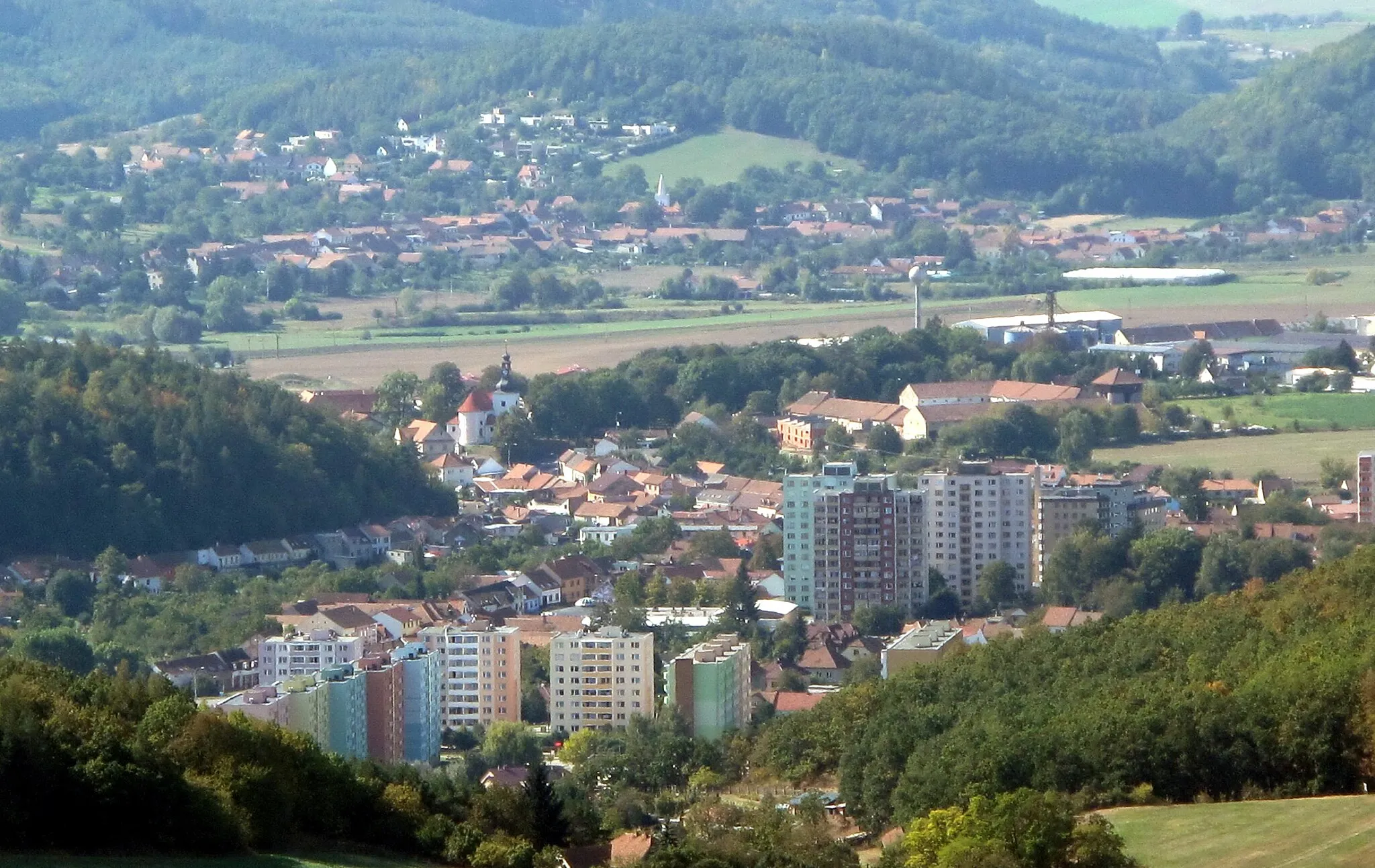 Photo showing: Pohled na Kuřim z rozhledny Babí lom