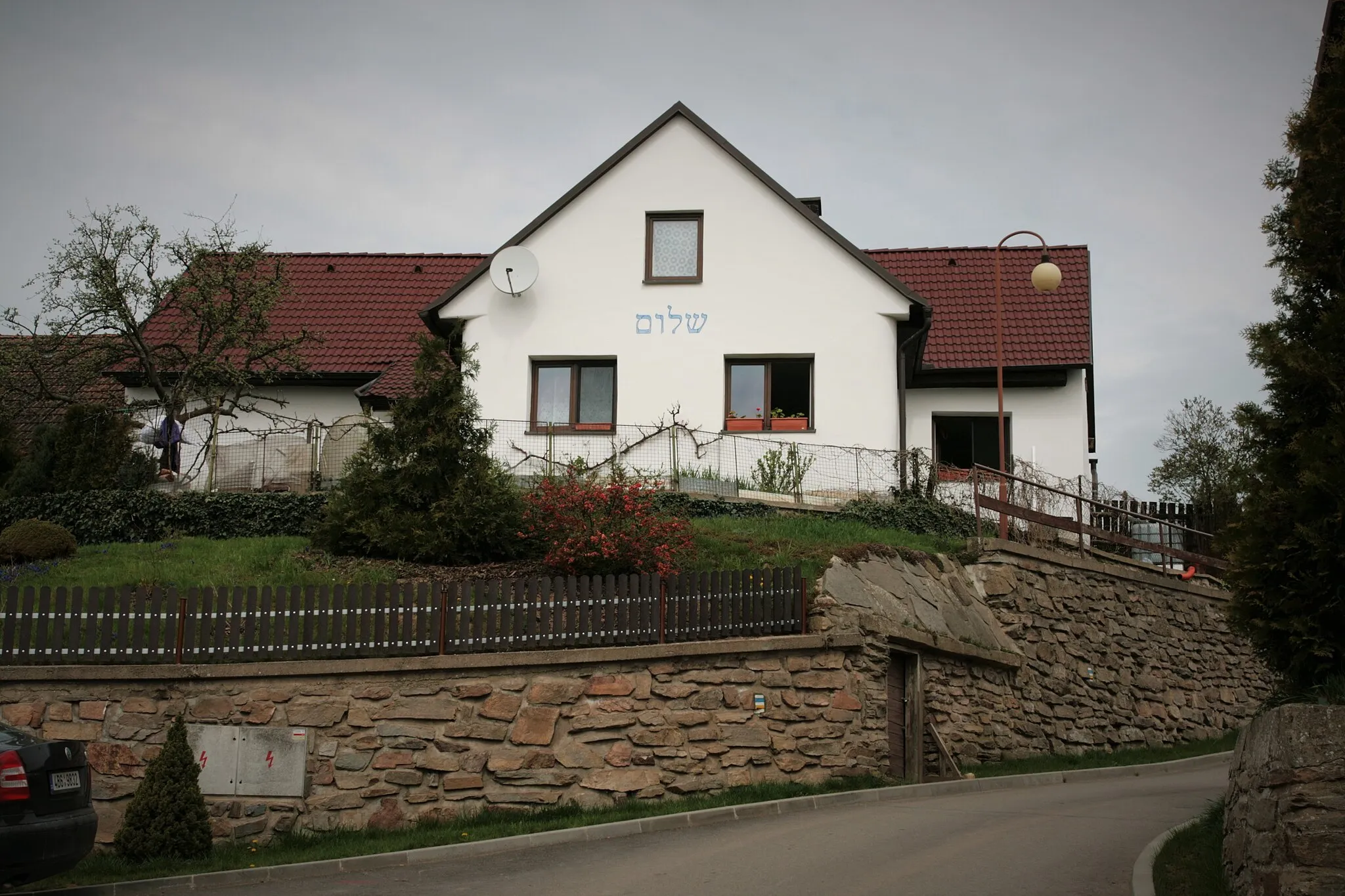 Photo showing: Obec Kaly, okres Brno-venkov. Dům č. 12 na návsi.
