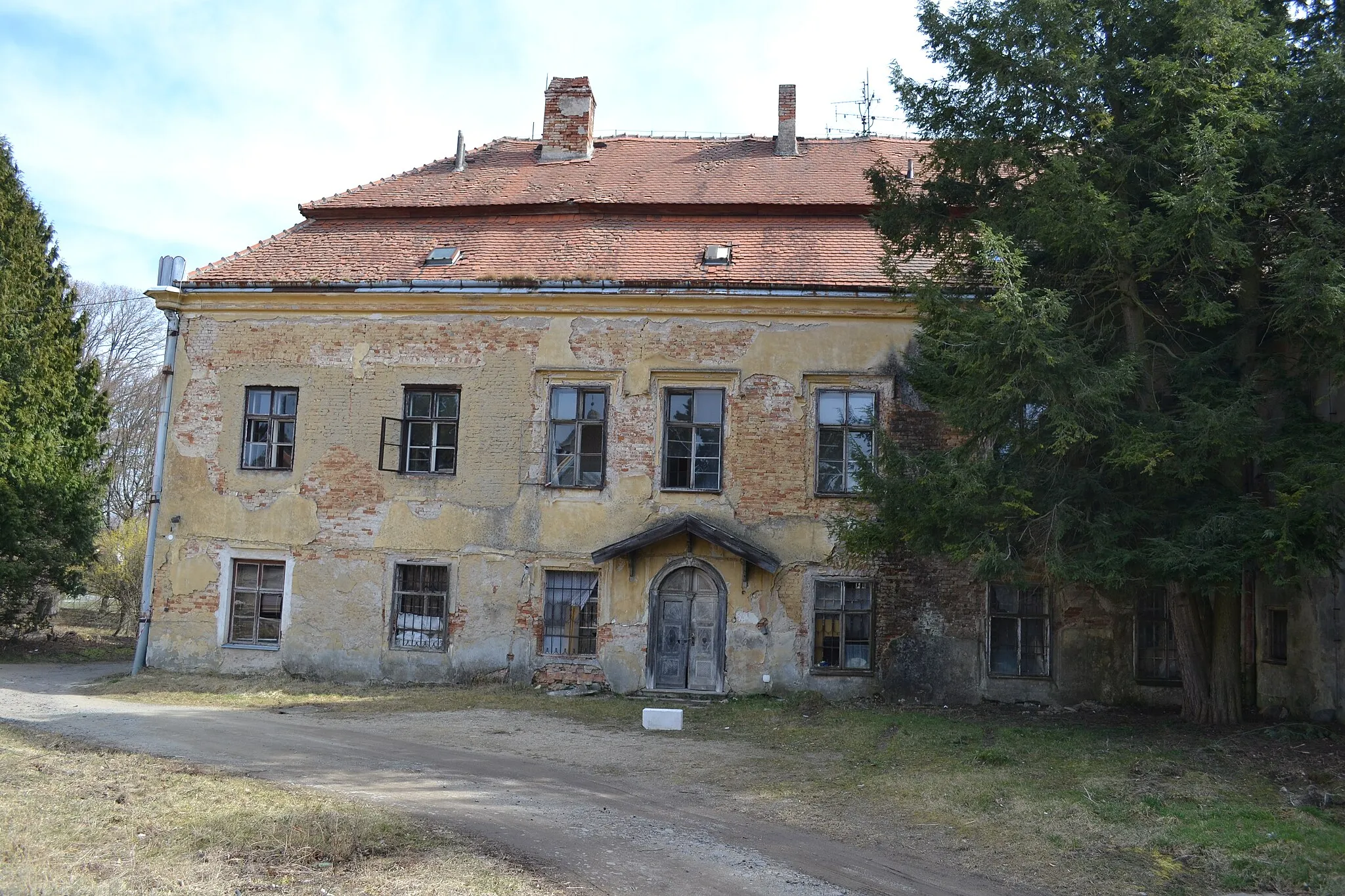 Photo showing: Hajany - zámek, hlavní budova, západní průčelí