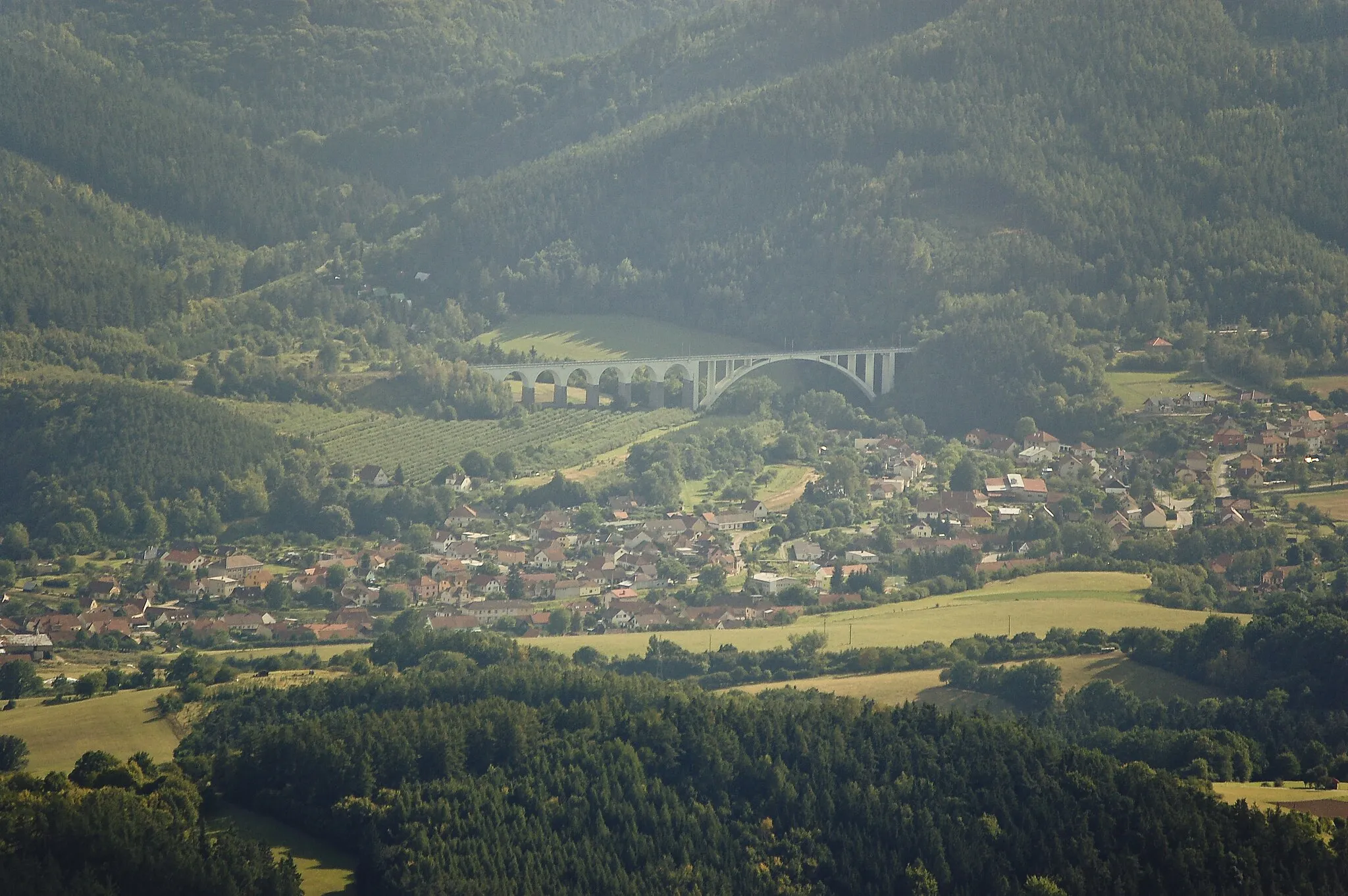 Photo showing: Letecký snímek Dolních Louček