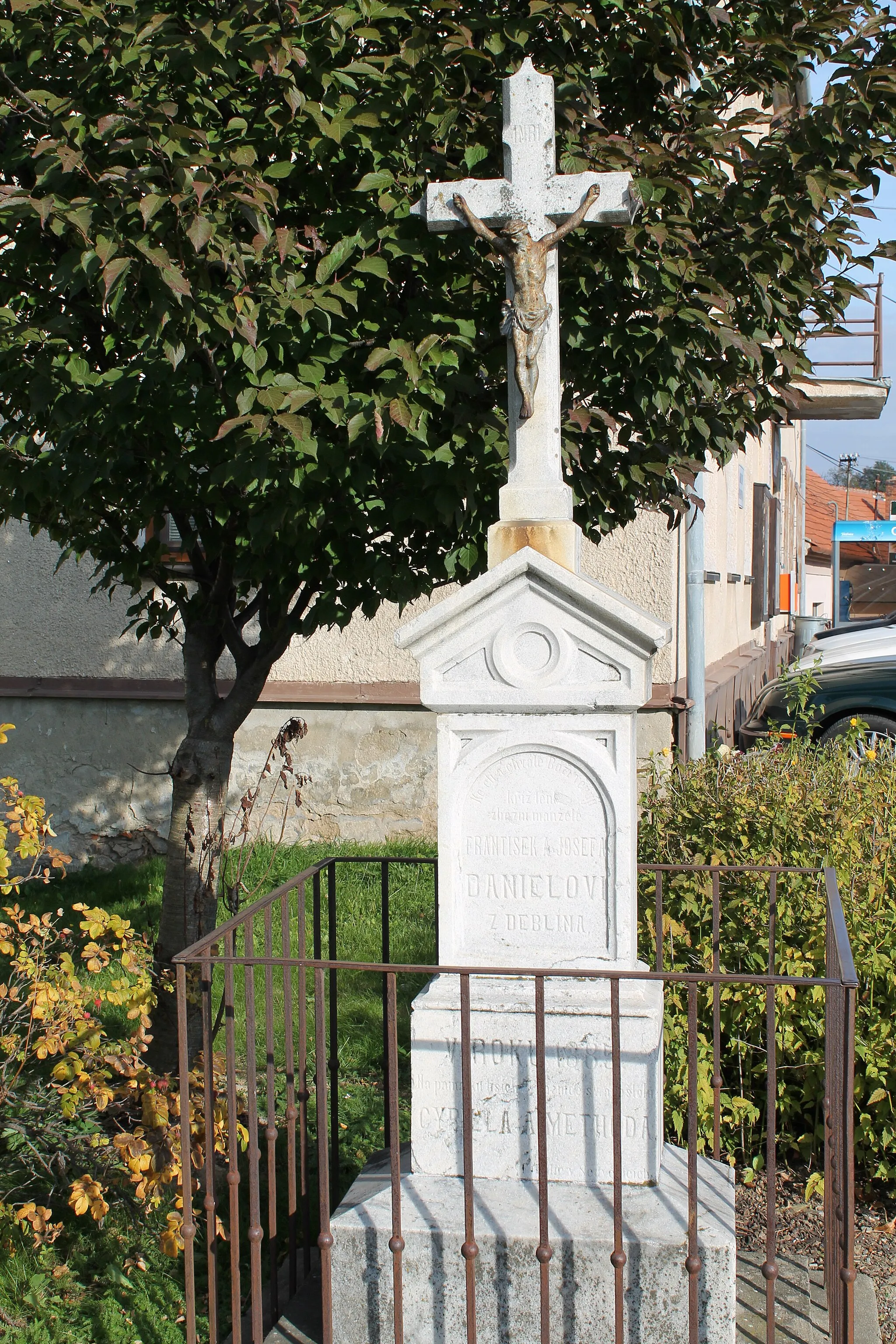 Photo showing: Wayside cross, Deblín, Brno-Country District, Czech Republic