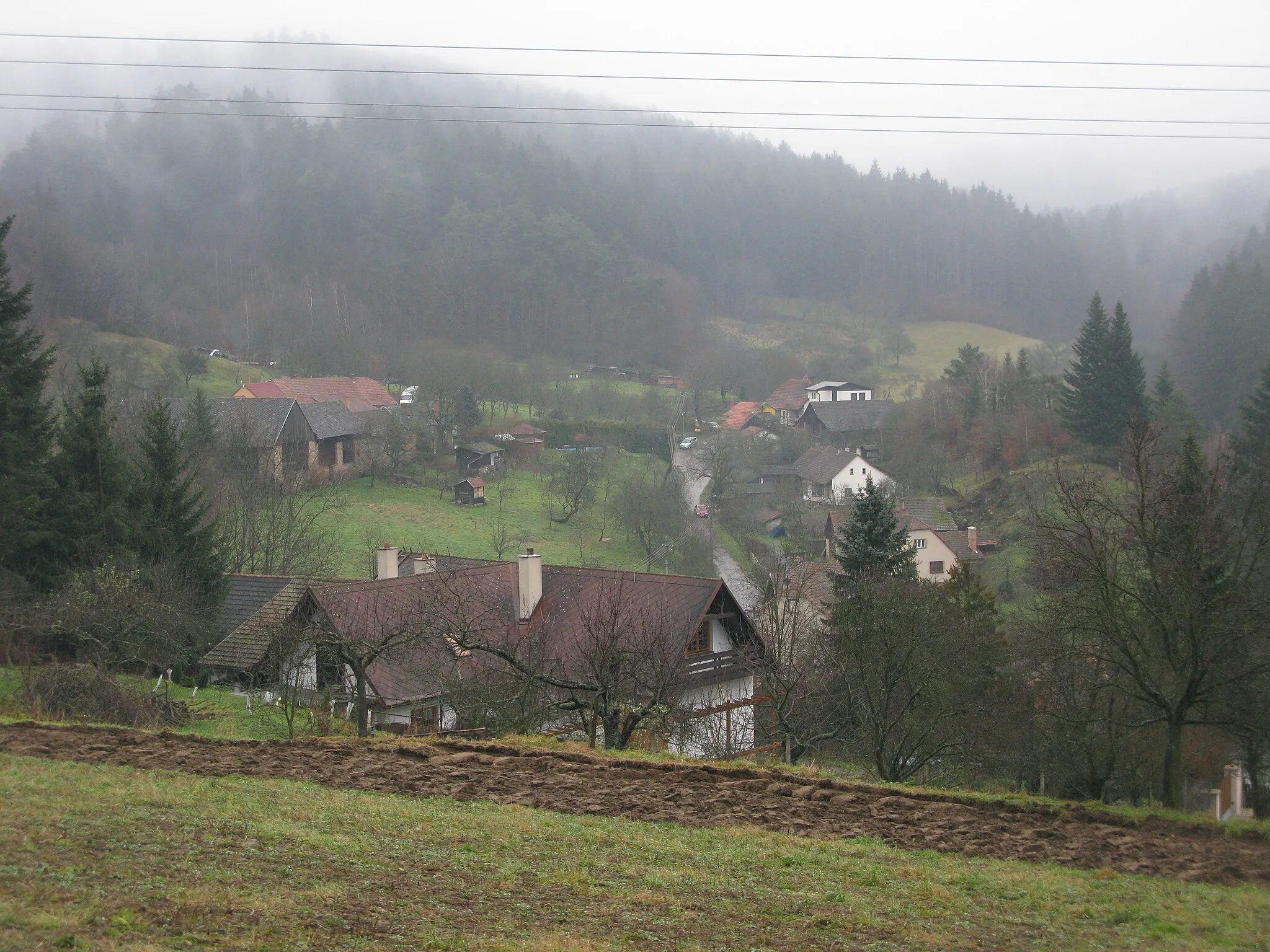 Photo showing: Pohled na obec Křeptov (Běleč)

This file was created as a part of the photographic program of Wikimedia Czech Republic. Project: Foto českých obcí The program supports Wikimedia Commons photographers in the Czech Republic.