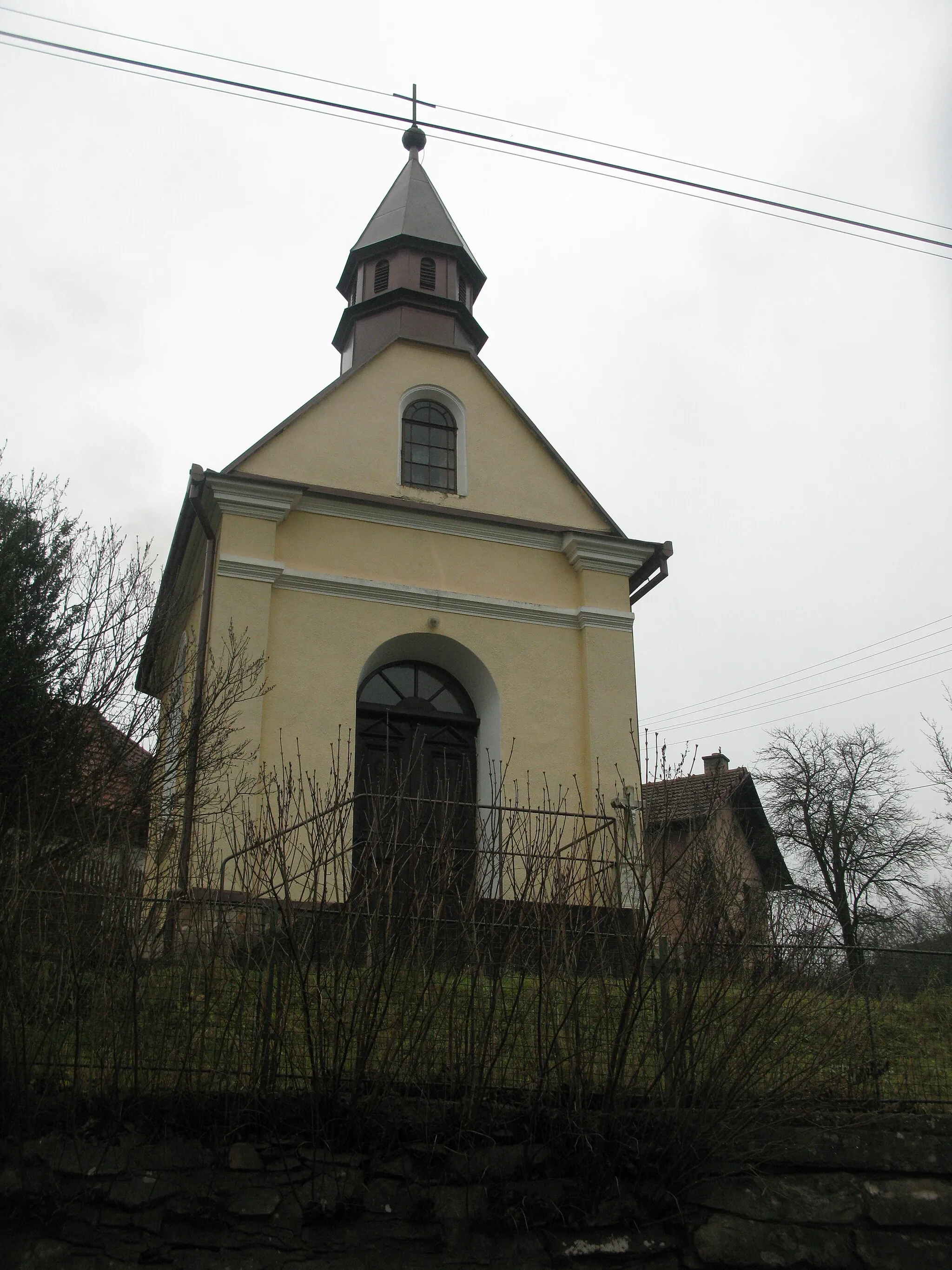 Photo showing: Pohled na kapli zepředu