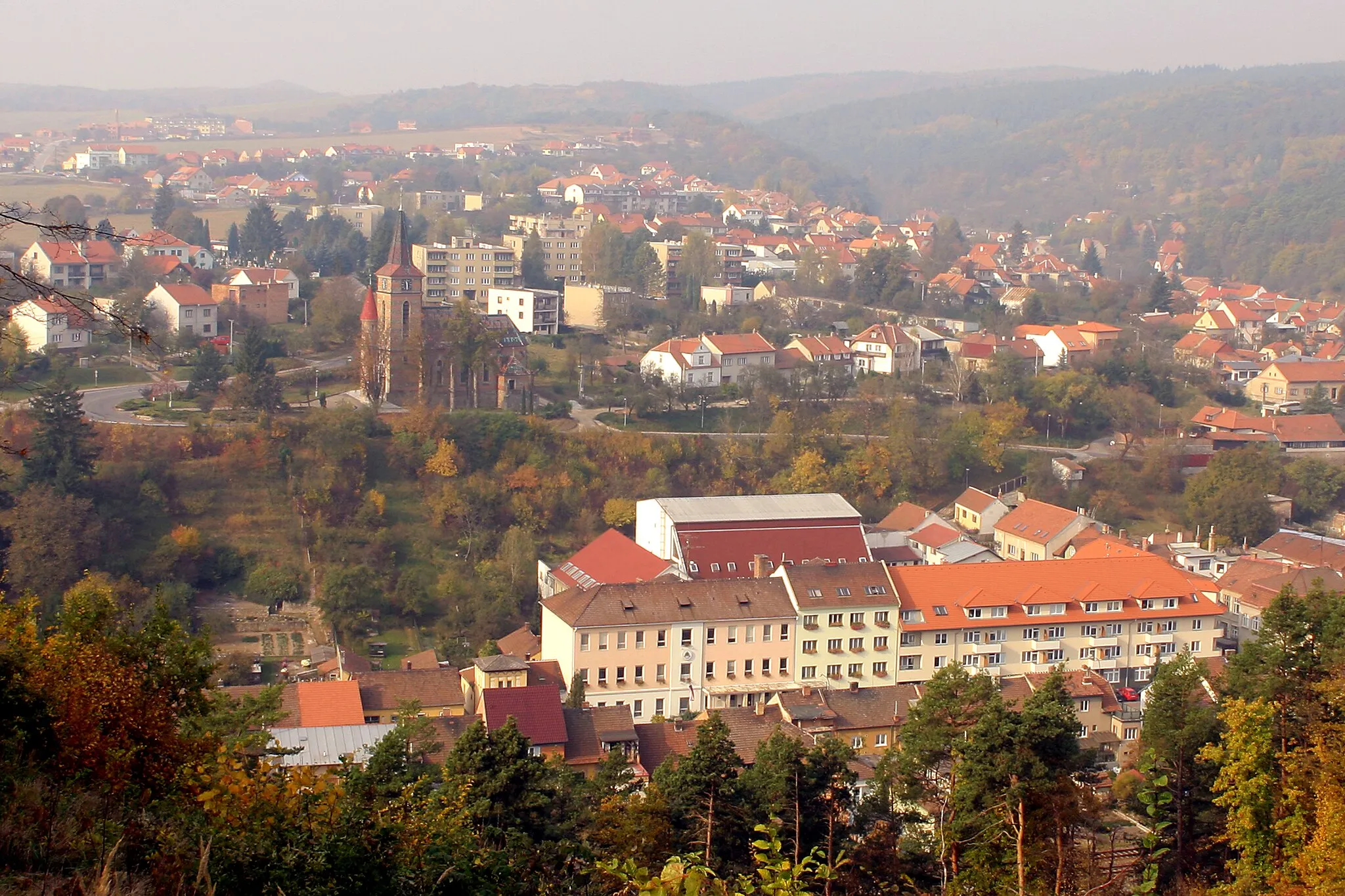 Photo showing: Podzimní pohled na Bílovice nad Svitavou