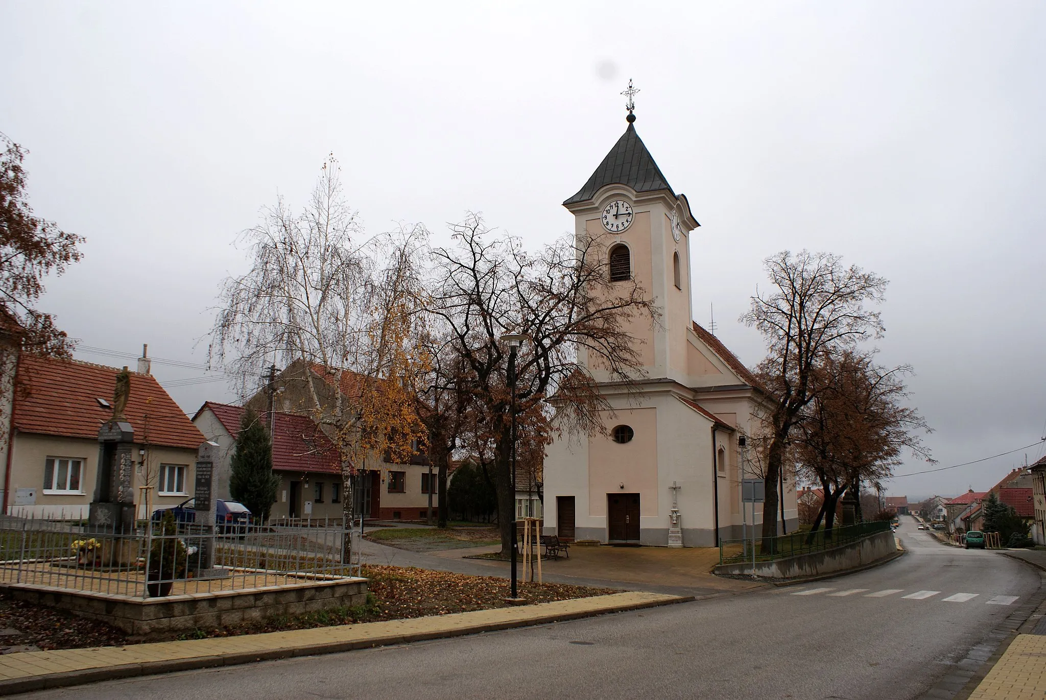 Photo showing: Šakvice, church on the village common