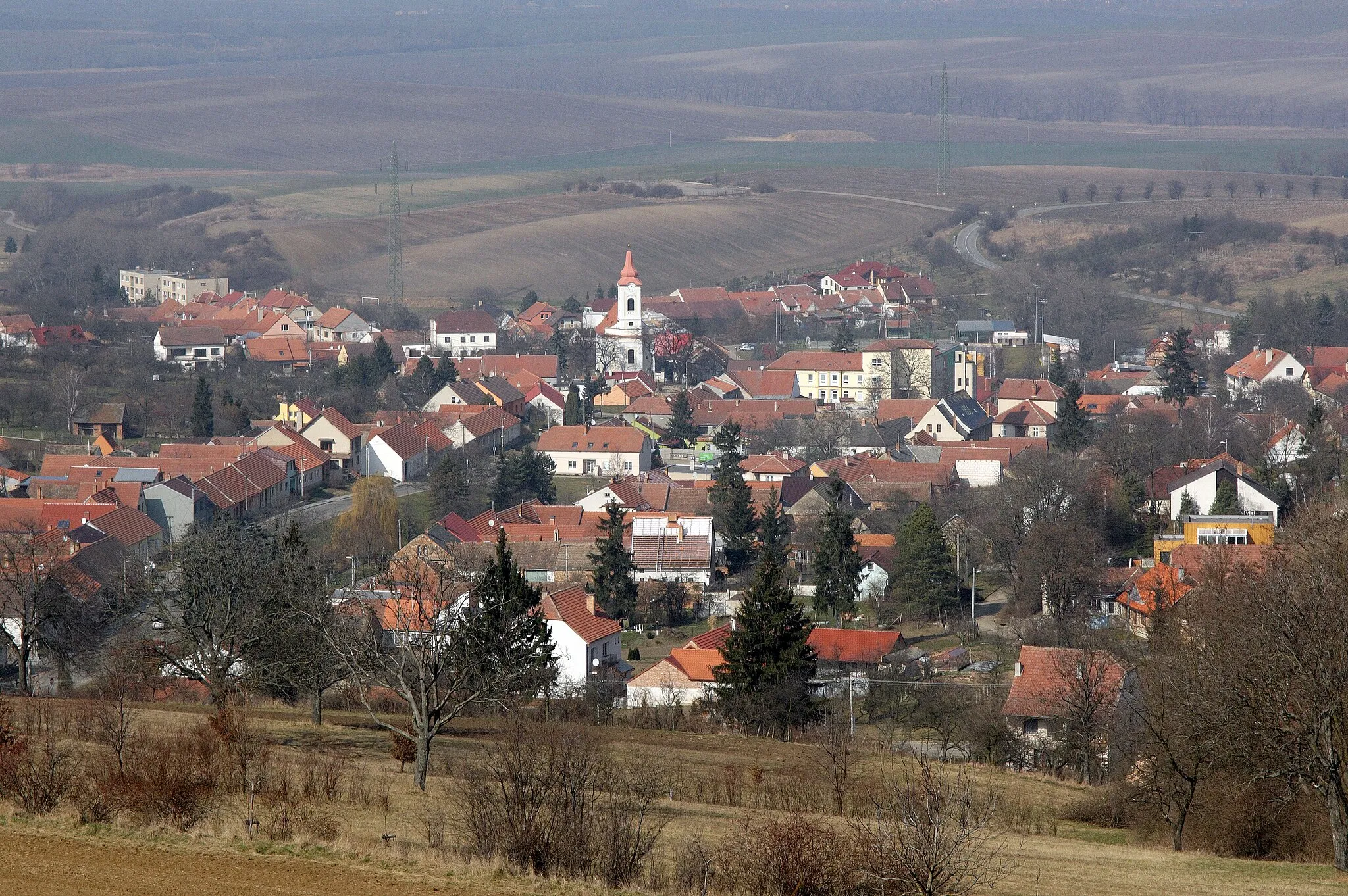 Photo showing: Nikolčice - pohled od jihu.