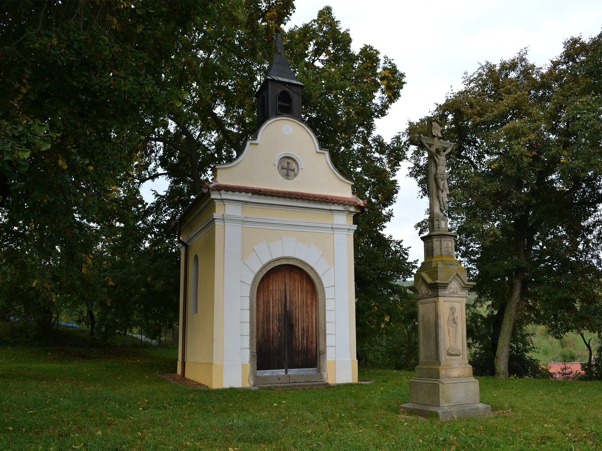Photo showing: Boleradice - kaple sv. Rocha, kříž