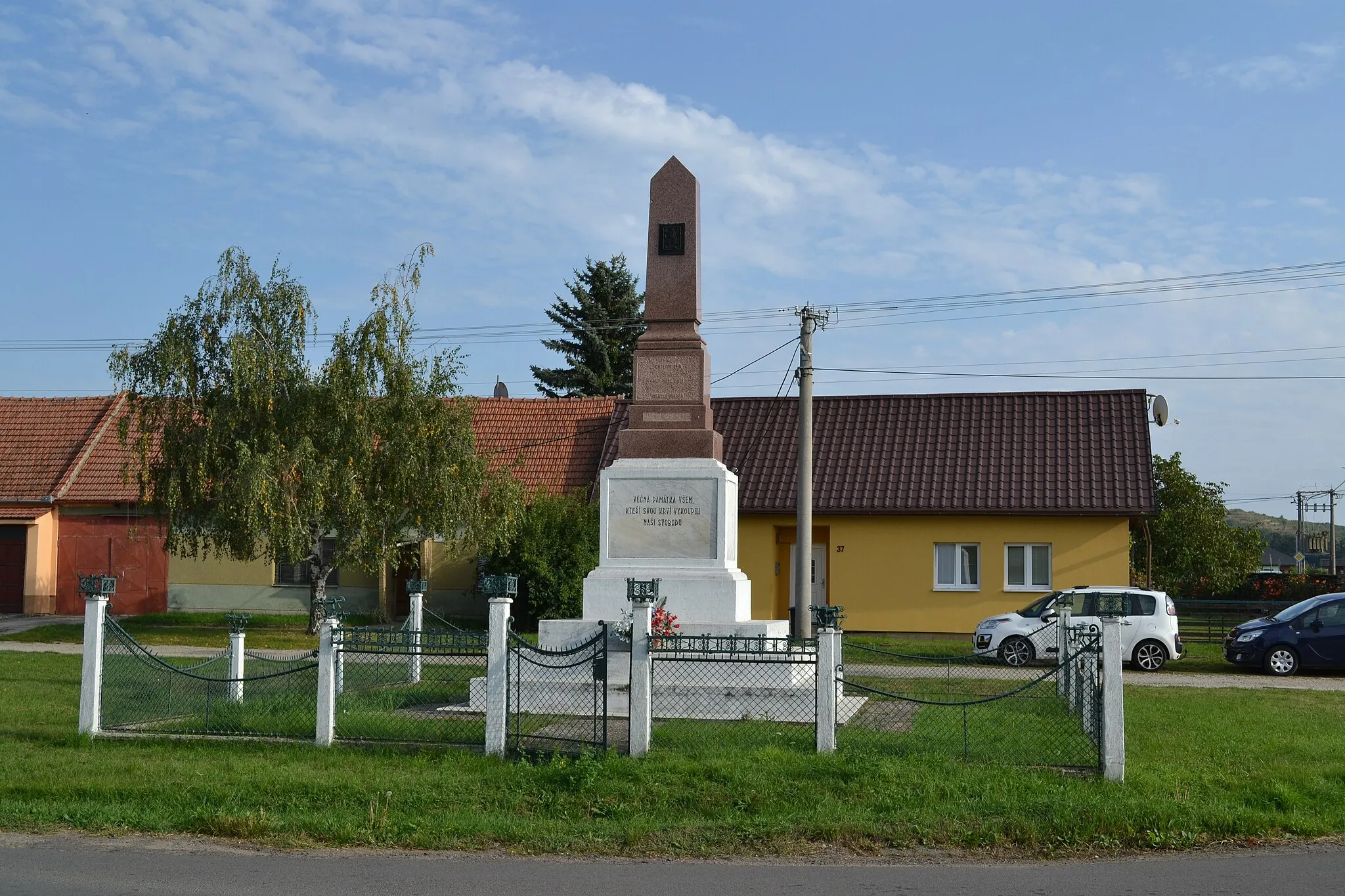 Photo showing: Brod nad Dyjí - pomník padlým