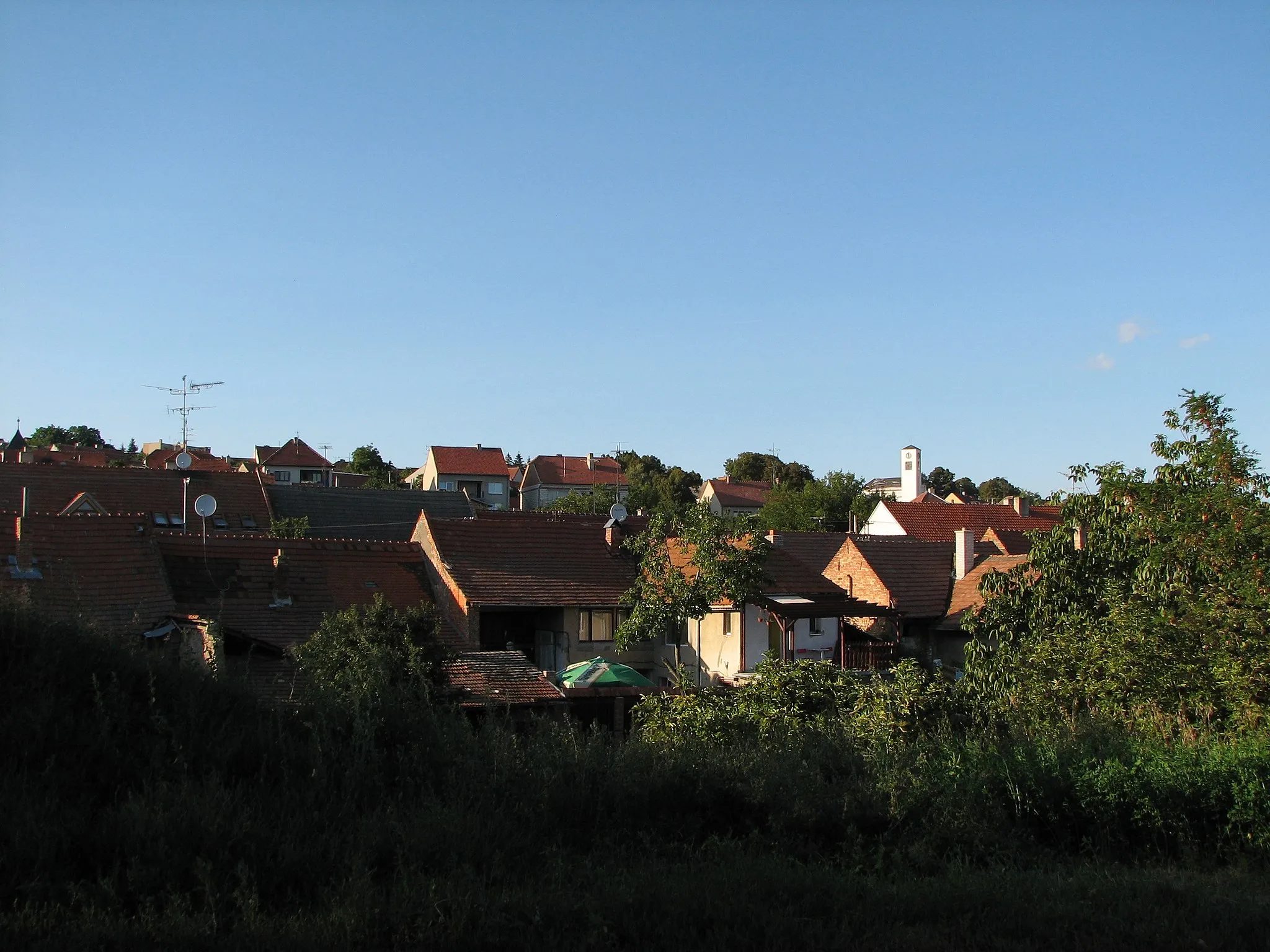 Photo showing: Násedlovice - pohled na hustou zástavbu