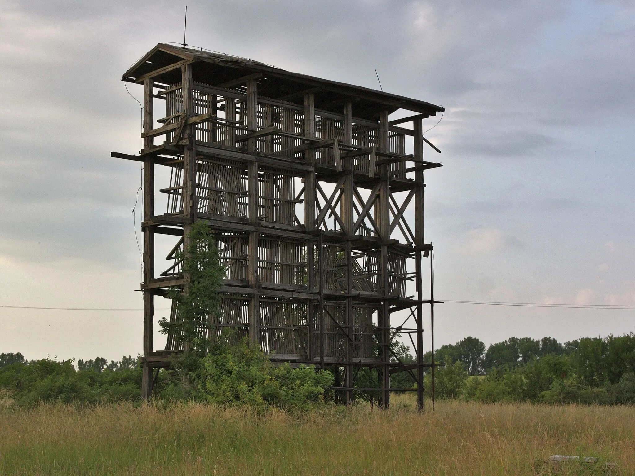 Photo showing: Historická gradační věž v areálu Kalužiny.