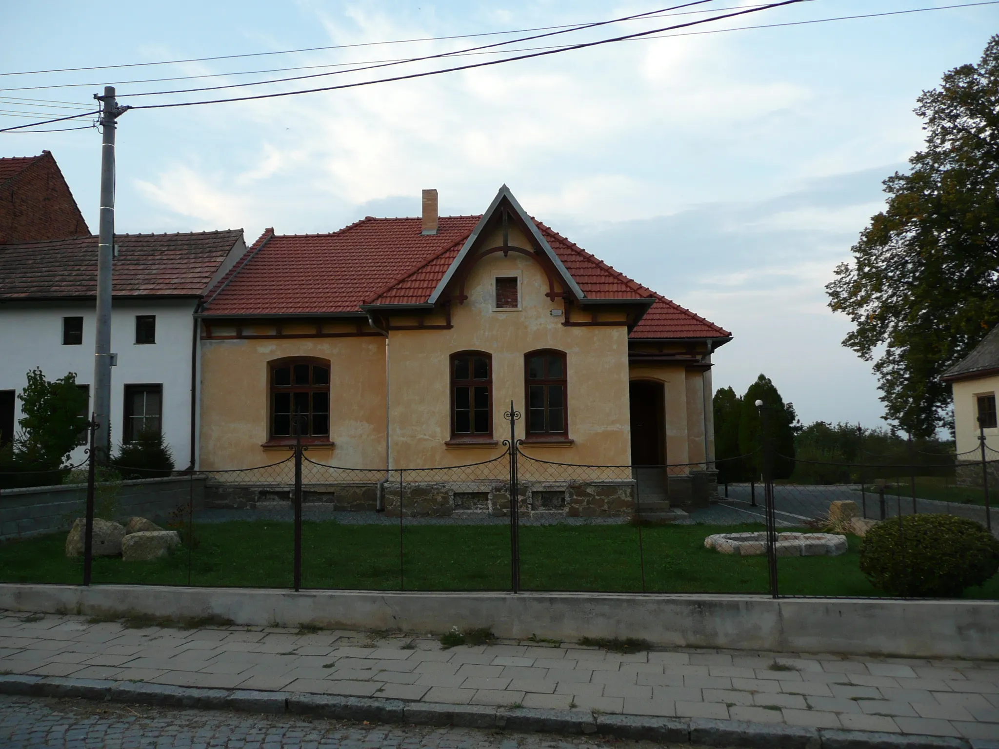 Photo showing: Fara v Podivicích(okr.Vyškov) postavena 1912