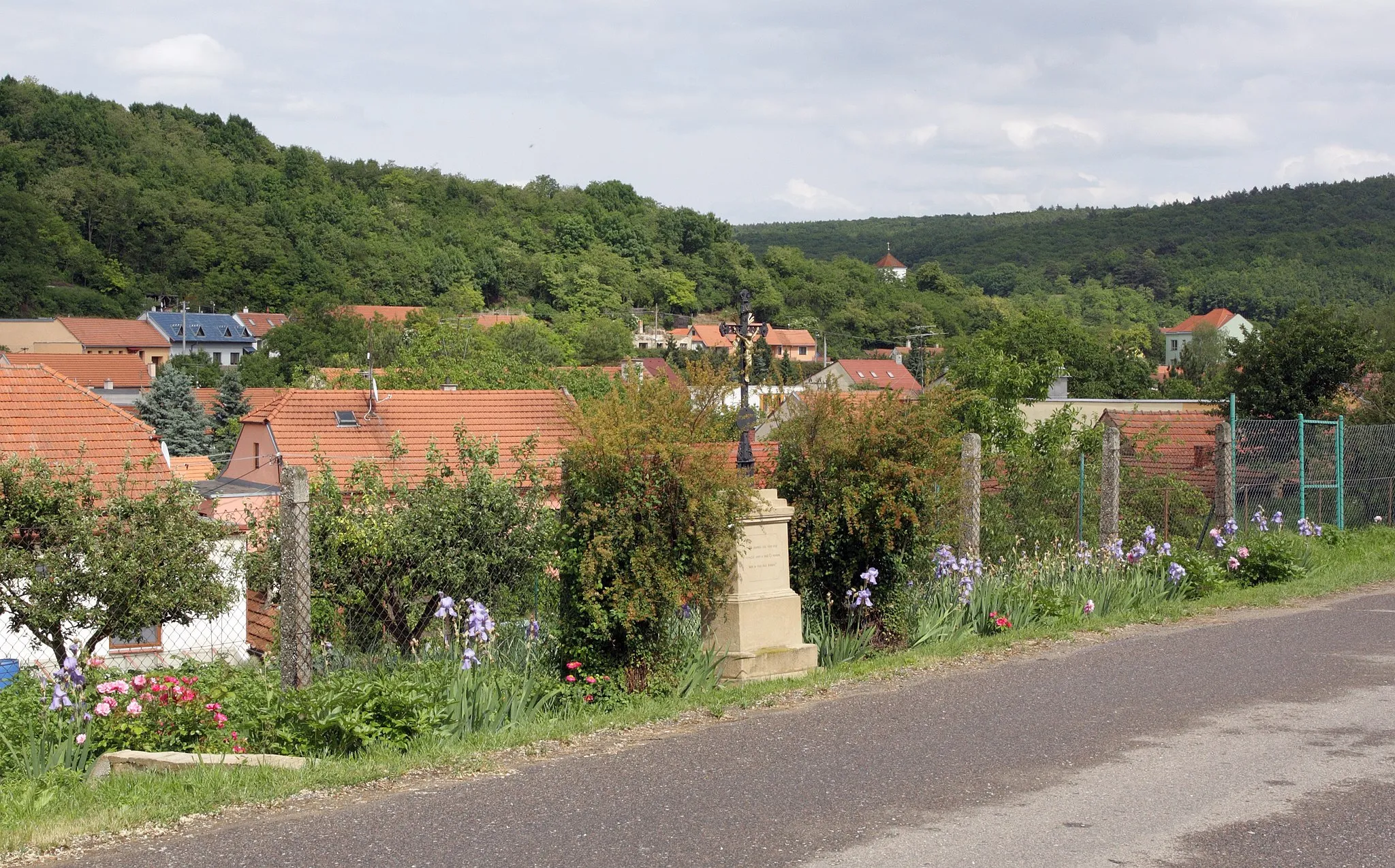 Photo showing: Lovčičky - pohled od silnice do Otnic.