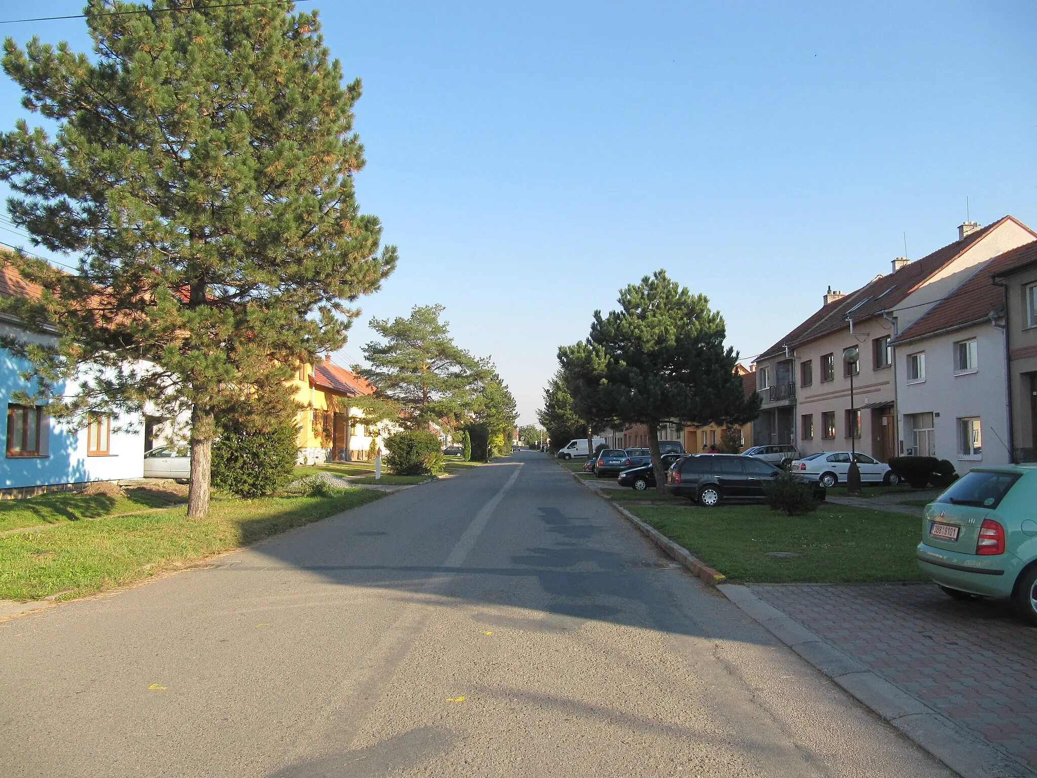 Photo showing: Hodějice in Vyškov District, Czech Republic. Main street.