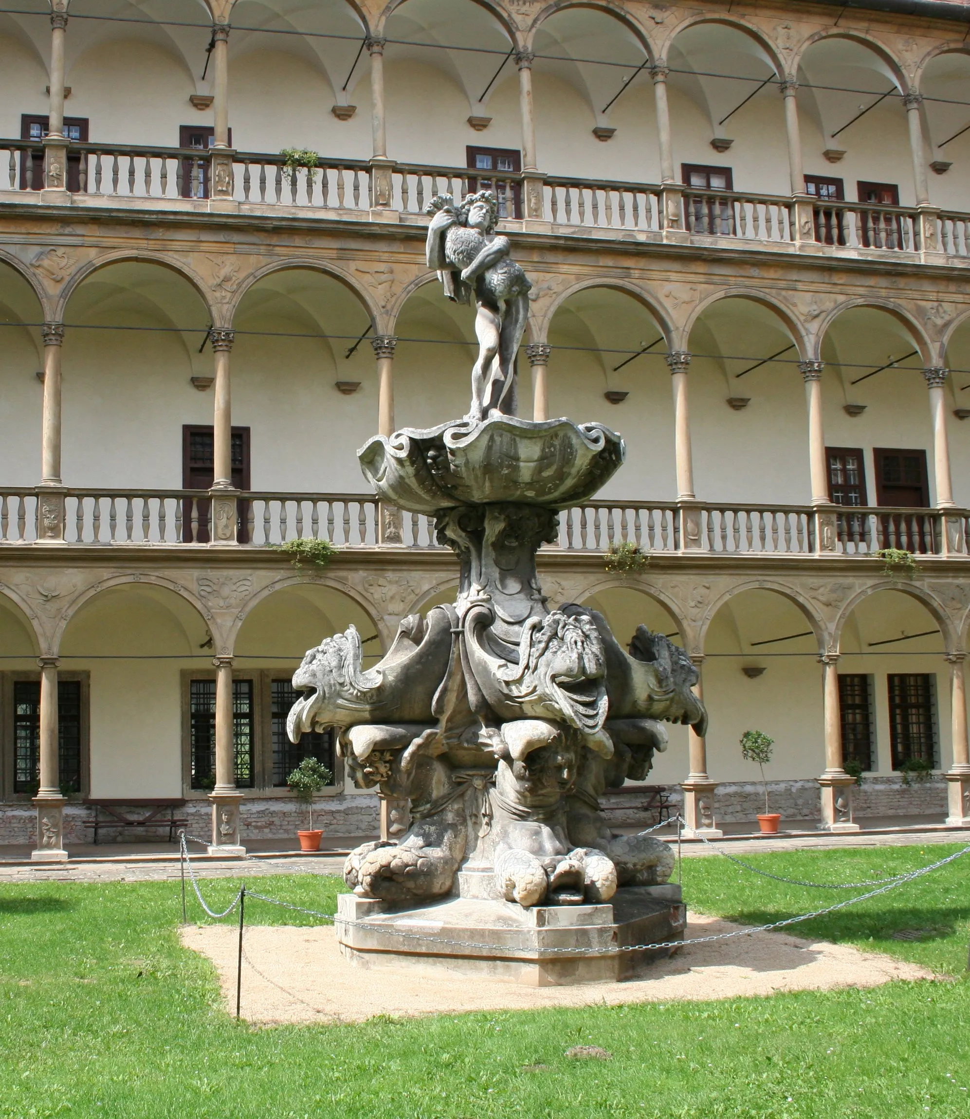 Photo showing: Manýristická kašna na nádvoří zámku