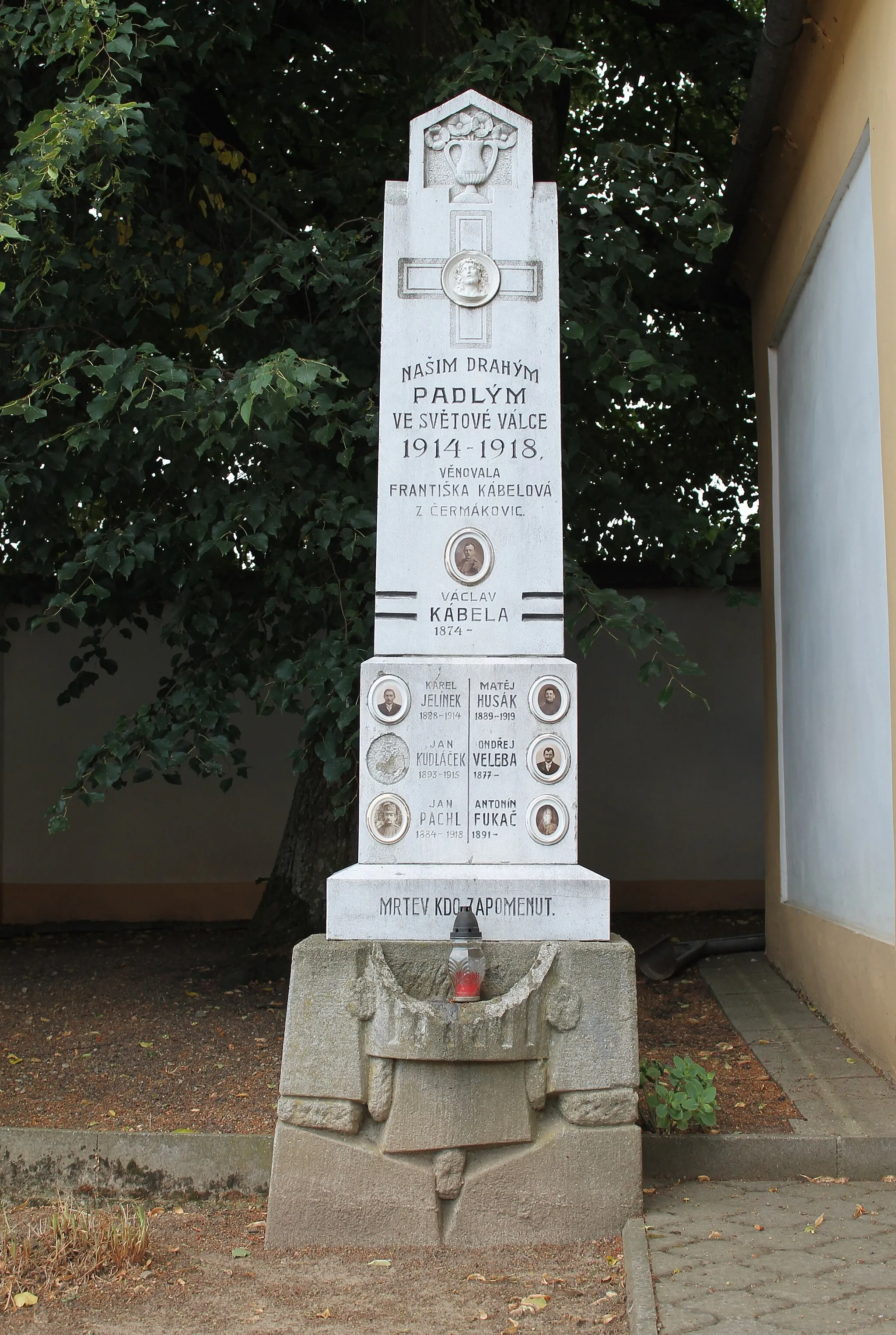Photo showing: World War I memorial, Čermákovice, Znojmo District, Czech Republic