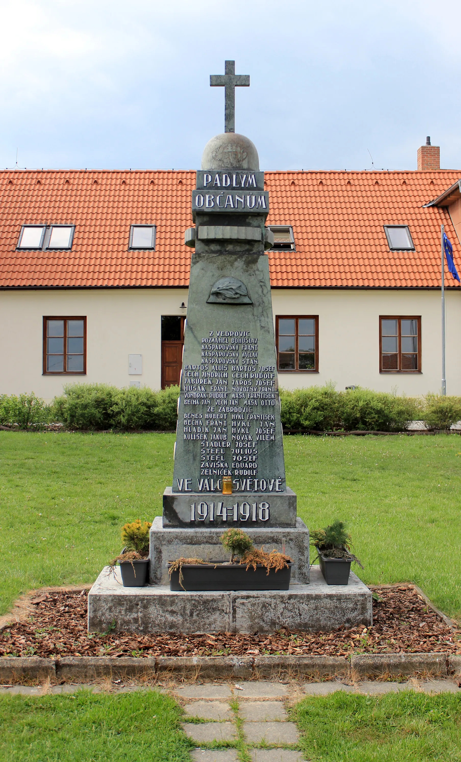 Photo showing: World War I memorial in Vedrovice, Czech Republic.