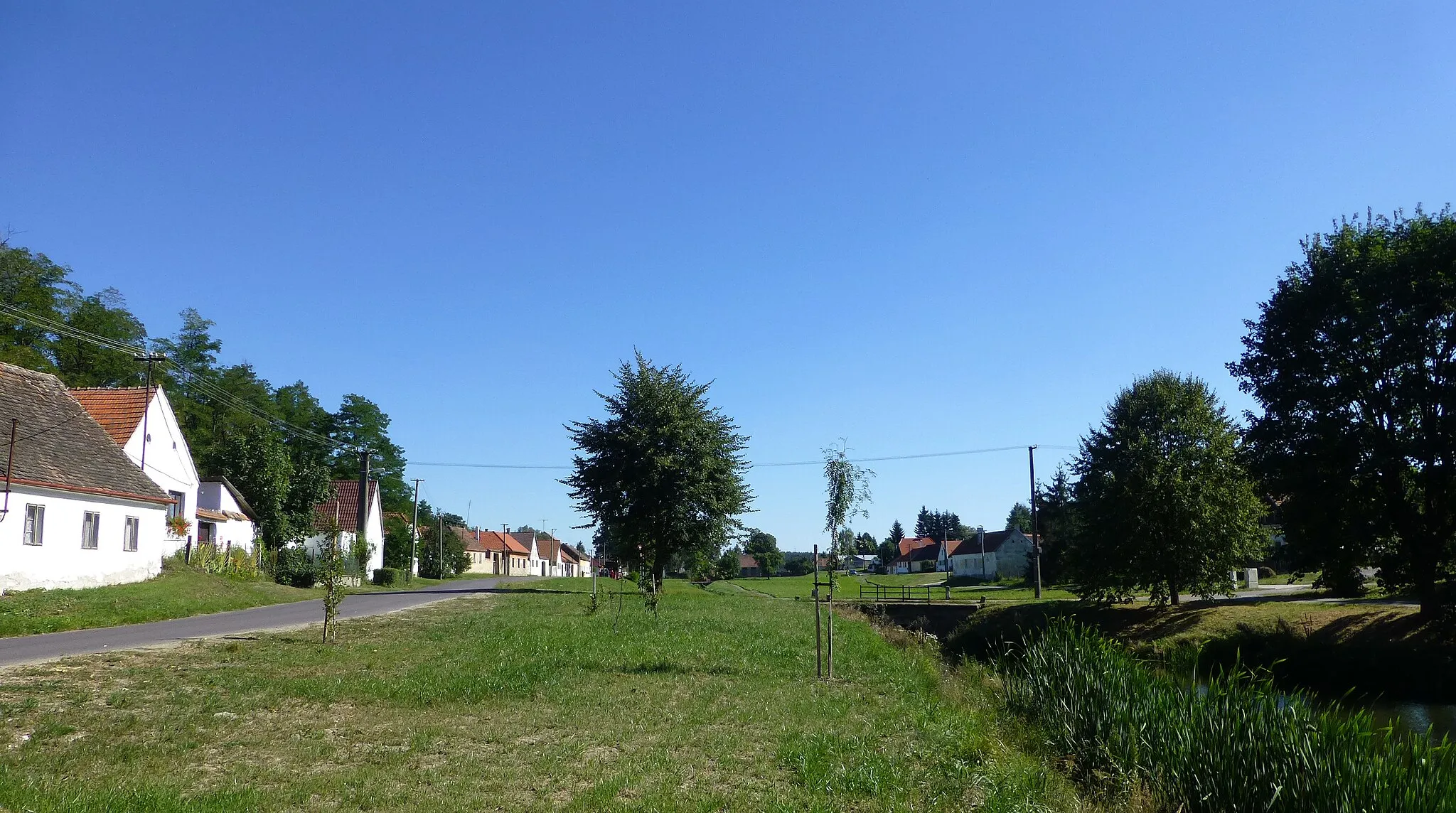 Photo showing: View of a village in Stálky municipality. Large space between the two rows of houses.