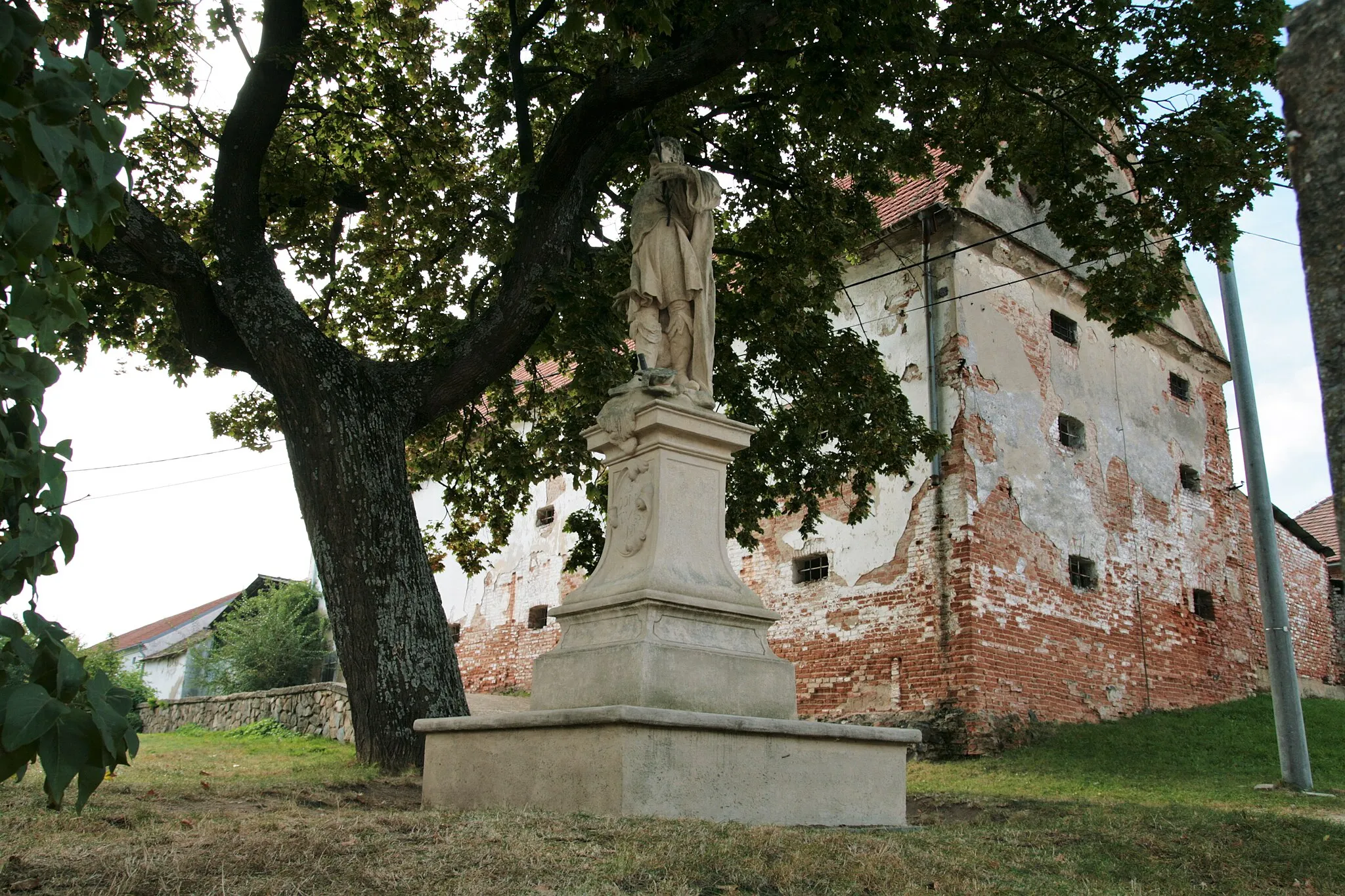 Photo showing: Obec Pravice v okrese Znojmo. Socha svatého Donáta u statku.