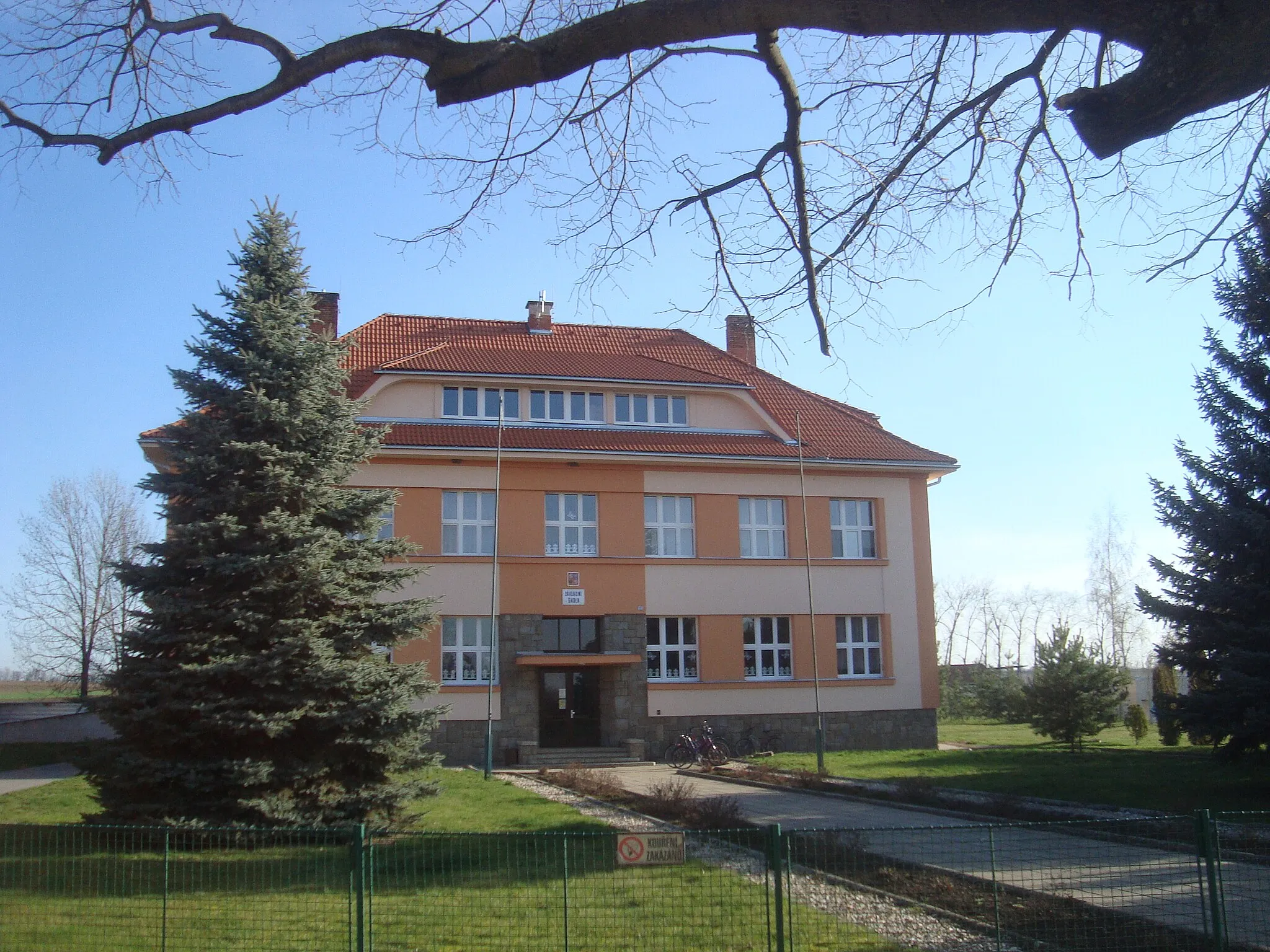 Photo showing: Škola Olbramovice, Česká republika, okres Znojmo