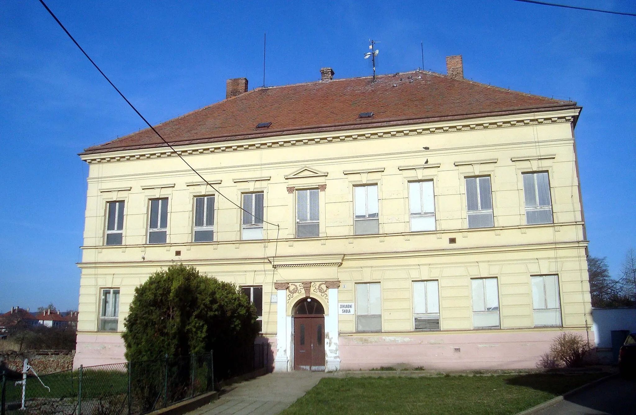 Photo showing: Olbramovice škola