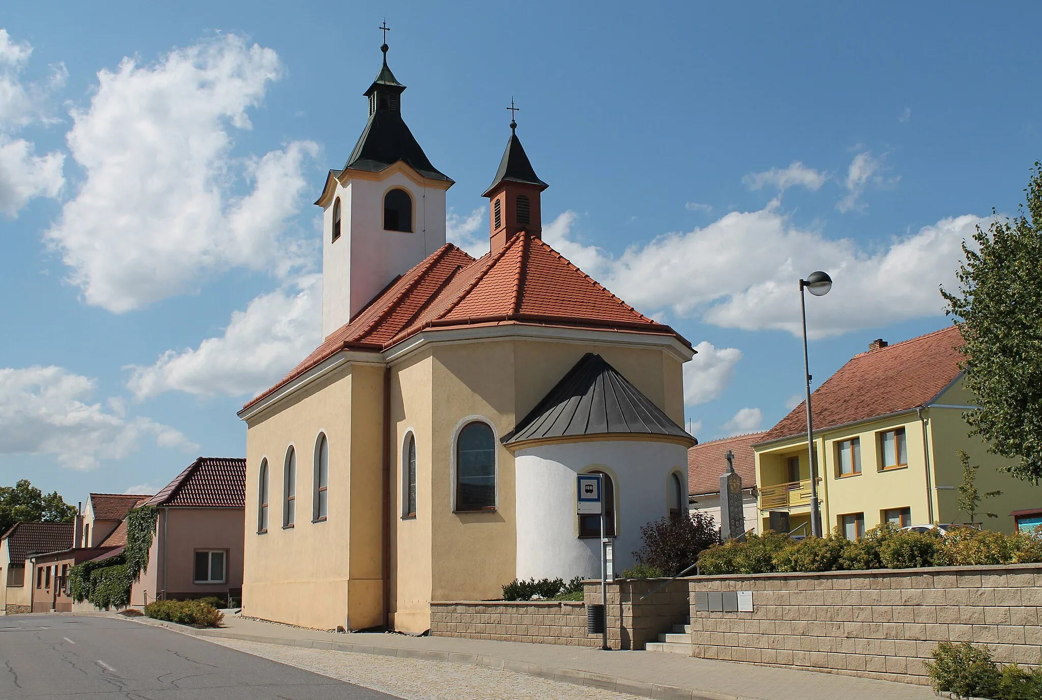 Photo showing: Church of Saint Florian, Kuchařovice, Znojmo District, Czech Republic