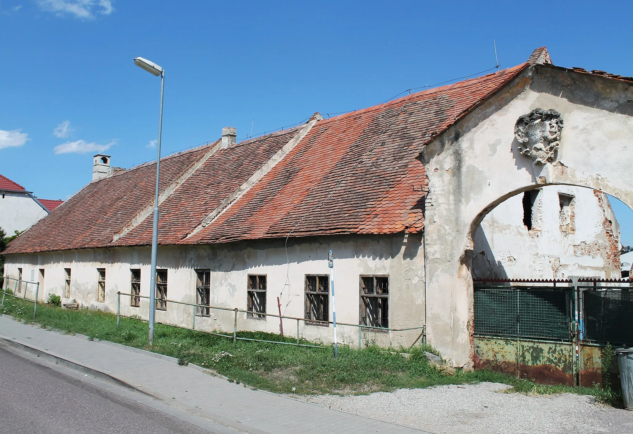 Photo showing: Farmyard No. 22/23, Dobšice, Znojmo District, Czech Republic