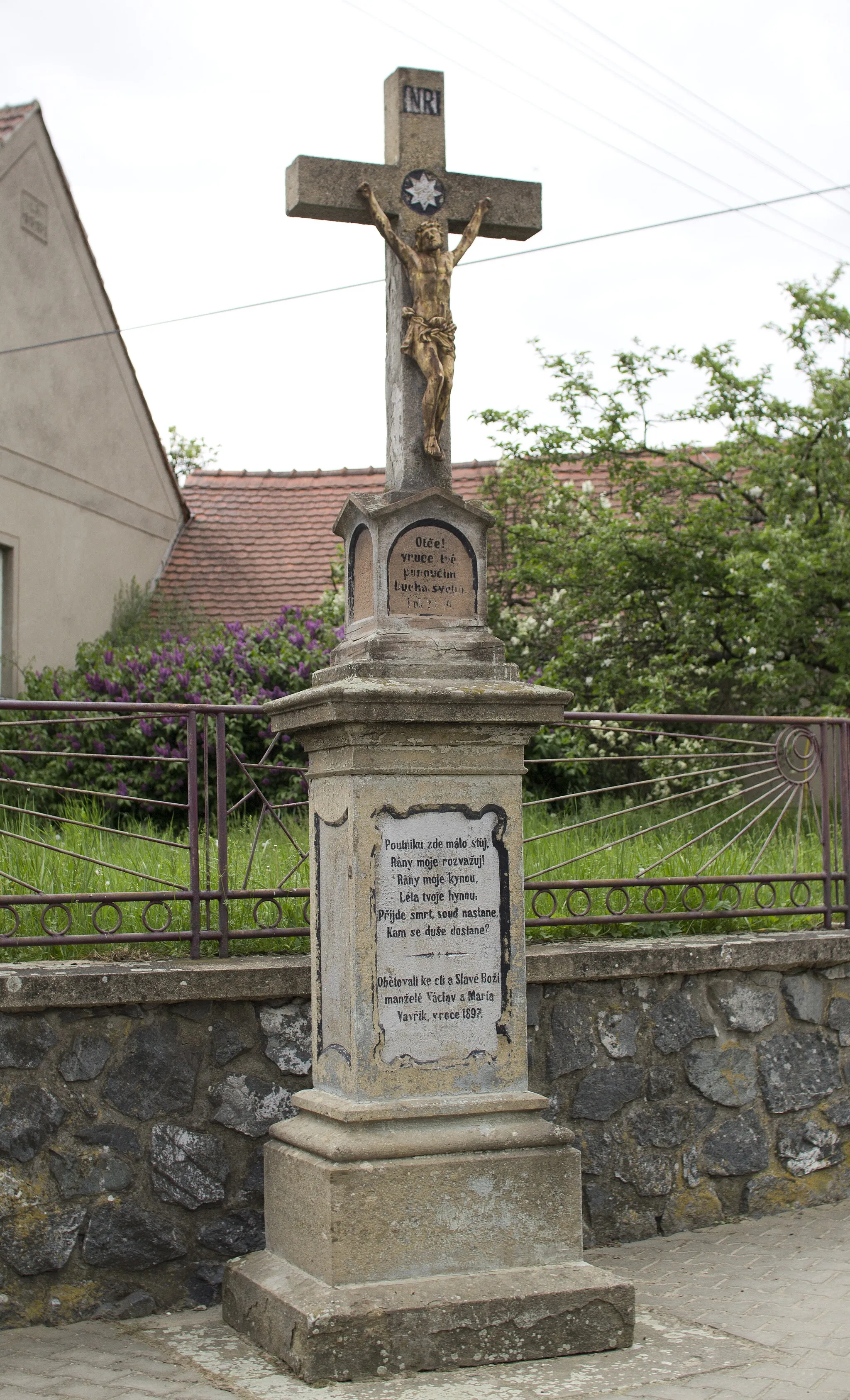 Photo showing: Cross, Dobřínsko, Znojmo District, South Moravian Region, Czech Republic
