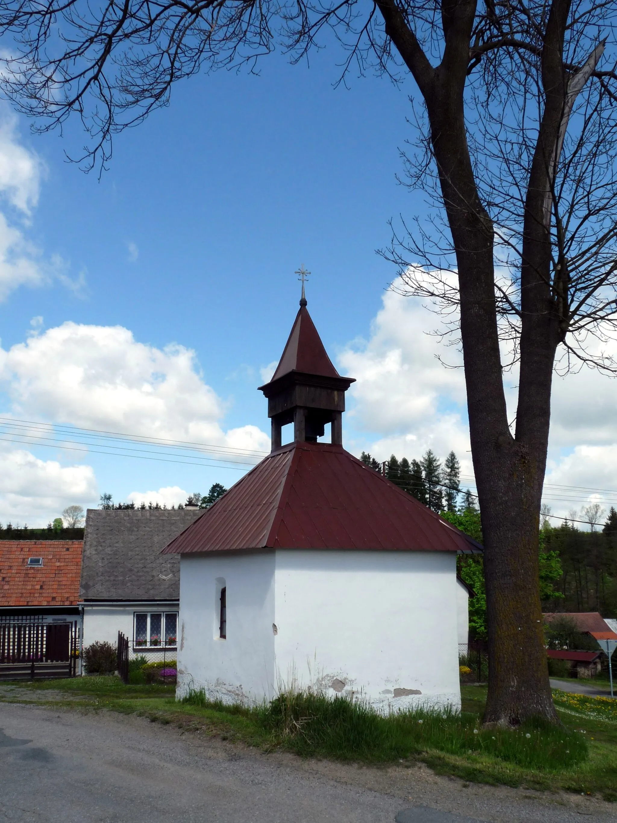 Photo showing: Chapel in the village of Železné Horky, Havlíčkův Brod District, Vysočina Region, Czech Republic.