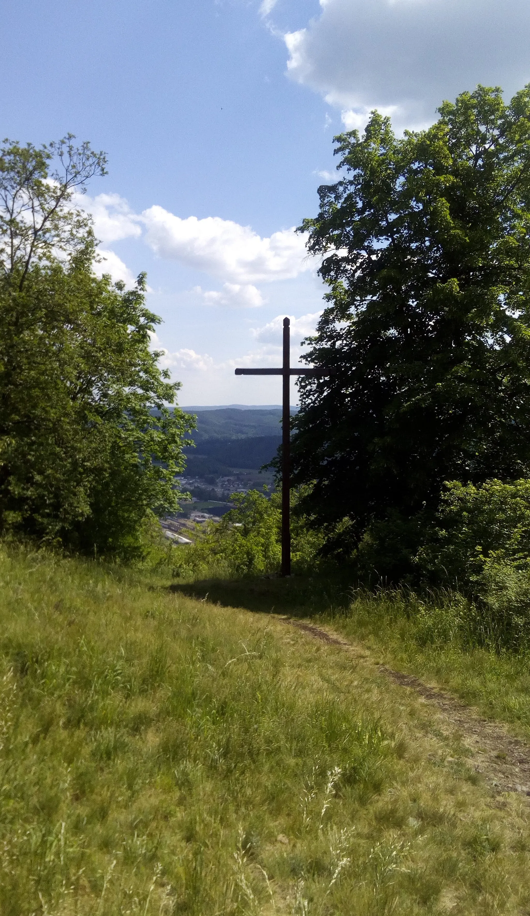 Photo showing: Kříž na kopci Květnice v Tišnově