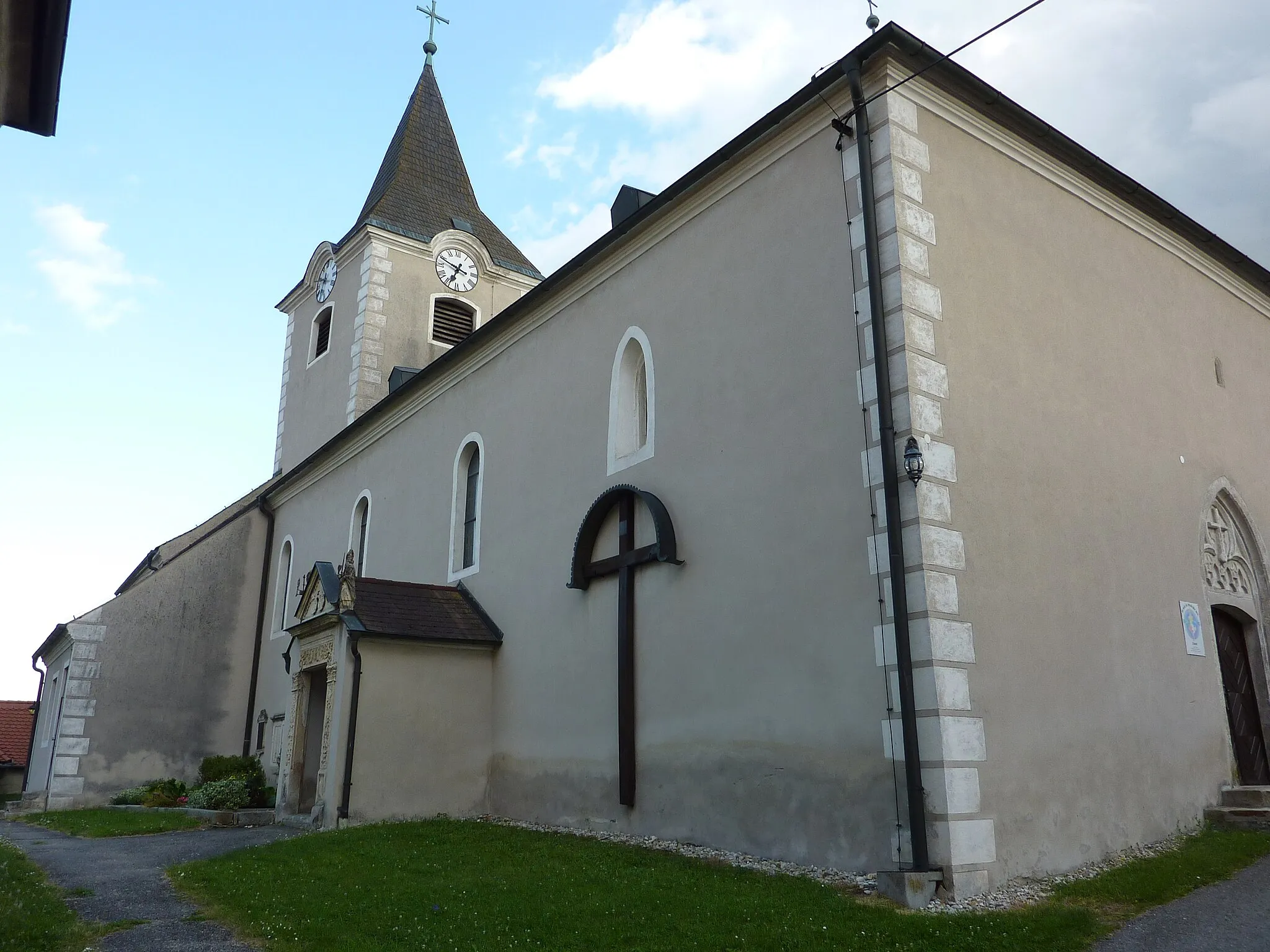 Photo showing: Pfarrkirche Kreuzerhöhung, Theras, Sigmundsherberg, Niederösterreich

This media shows the protected monument with the number 55951 in Austria. (Commons, de, Wikidata)