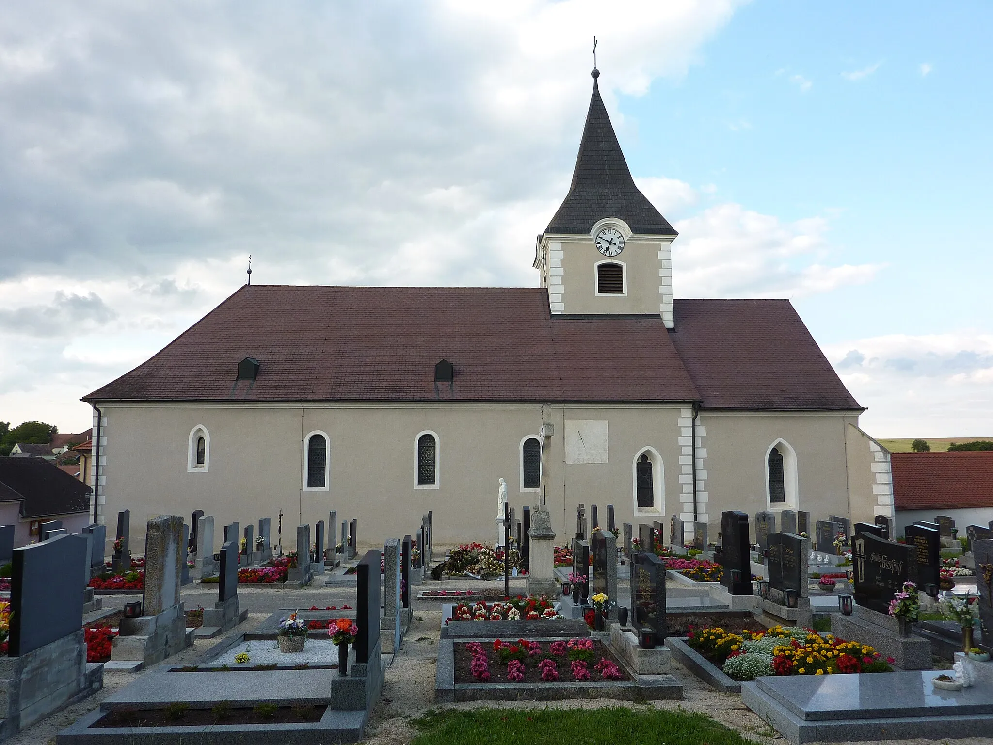 Photo showing: Pfarrkirche Kreuzerhöhung, Theras, Sigmundsherberg, Niederösterreich

This media shows the protected monument with the number 55951 in Austria. (Commons, de, Wikidata)