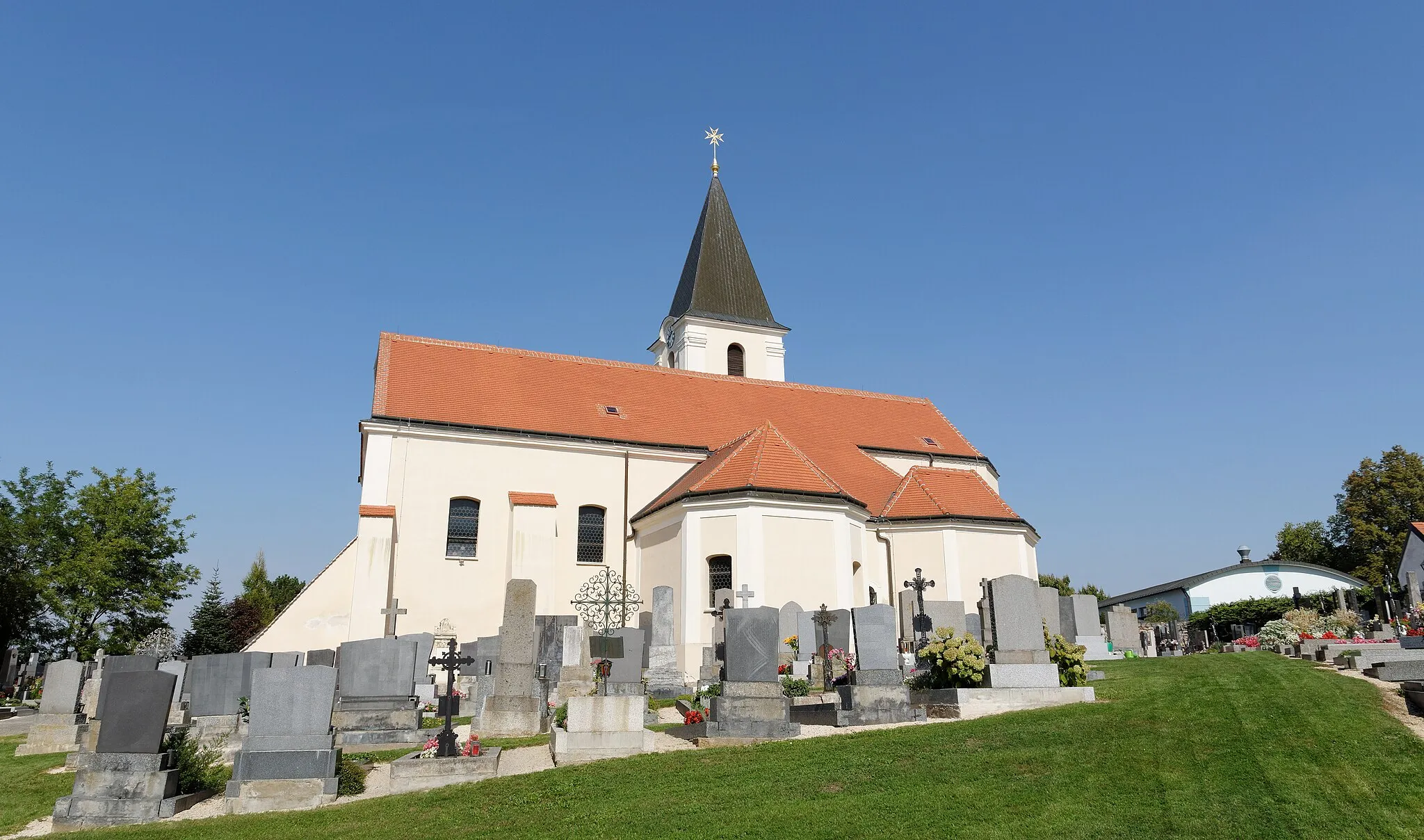 Photo showing: Catholic parish church at Großharras, Lower Austria, Austria